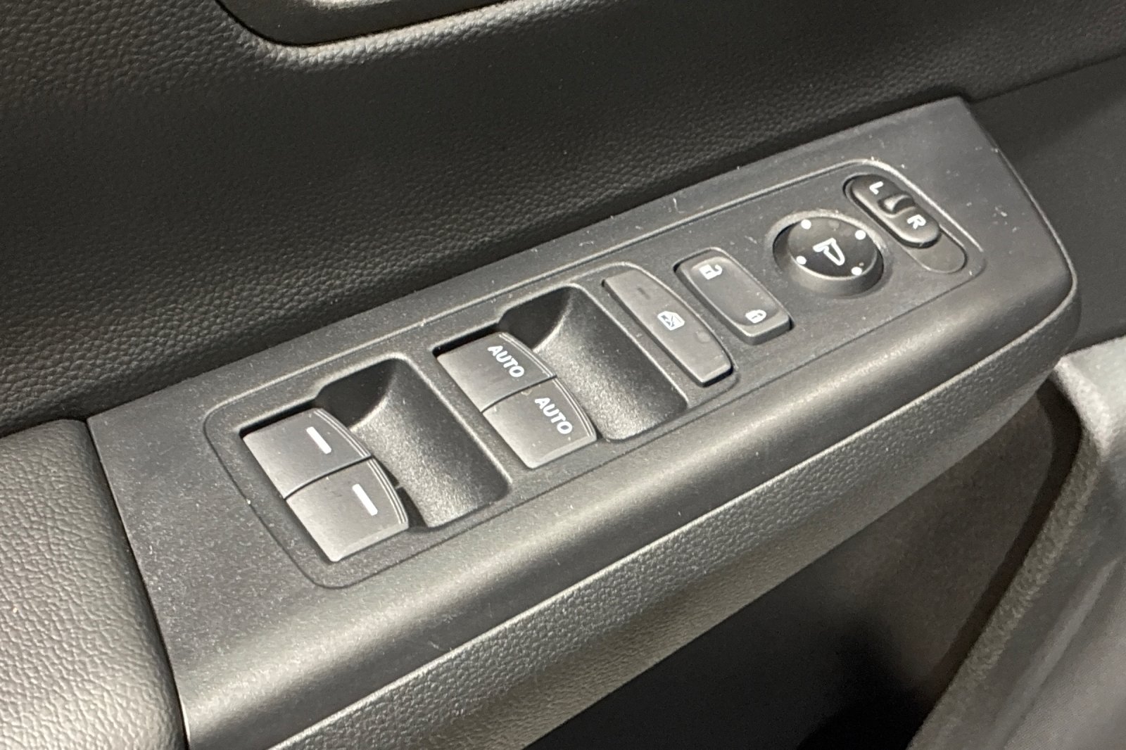 Used 2025 Urban Gray Pearl Honda EX image 13