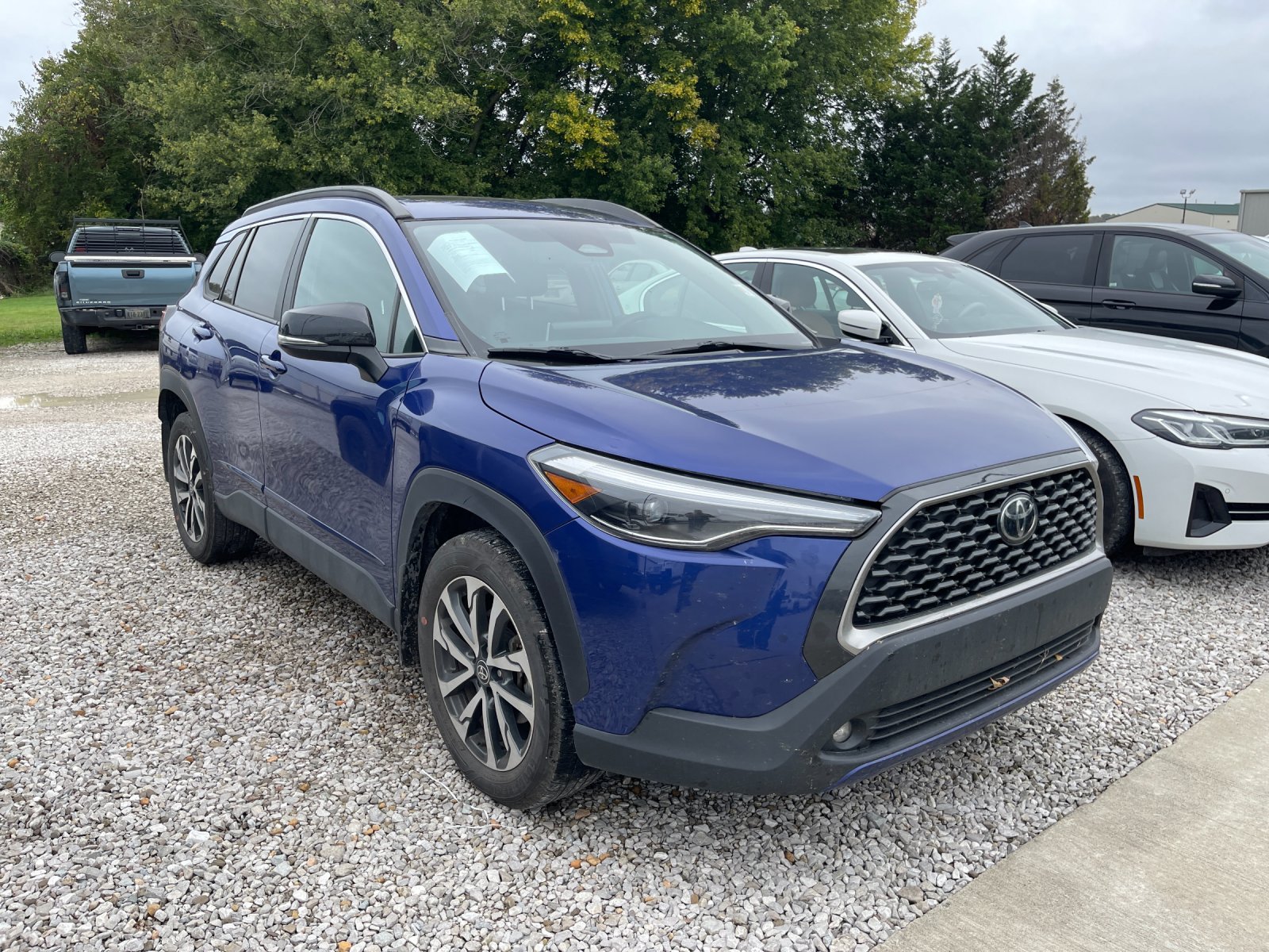 Used 2025 Blue Toyota XLE image 4