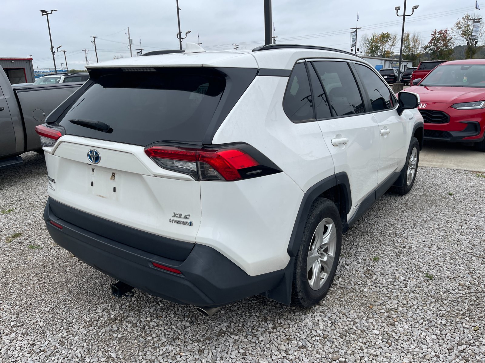 Used 2019 White Toyota XLE image 6