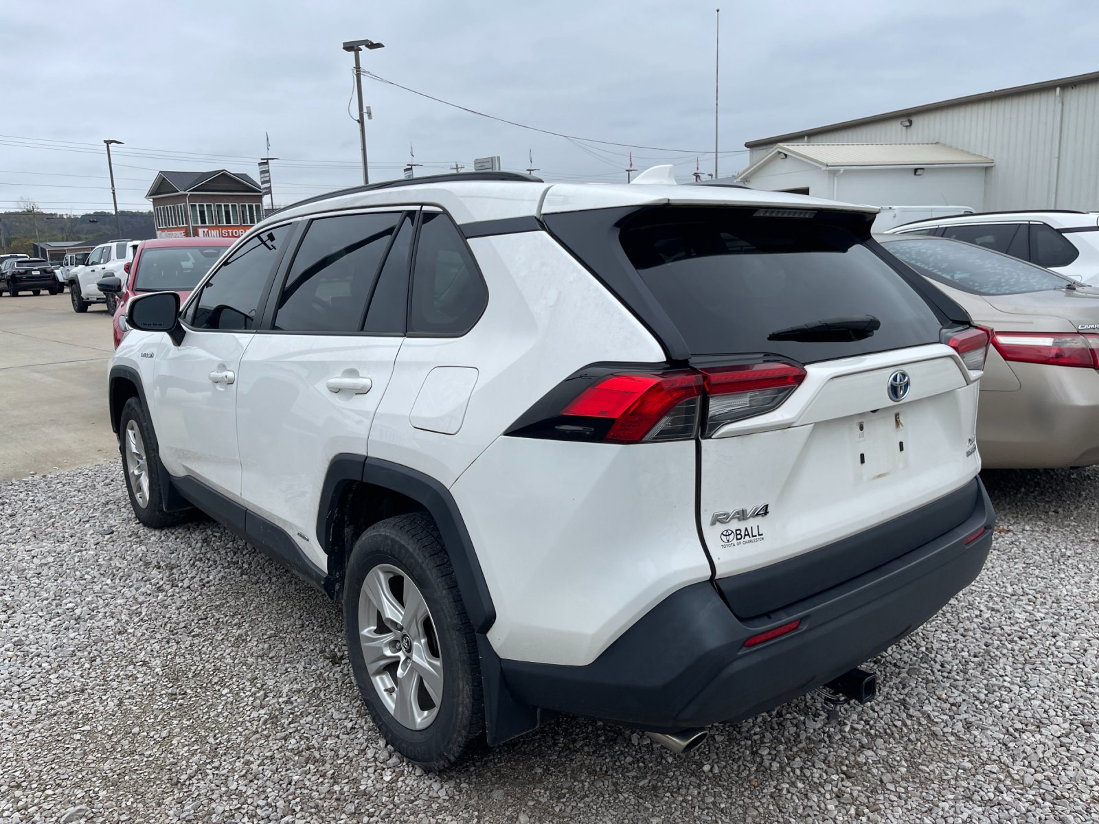 Used 2019 White Toyota XLE image 3