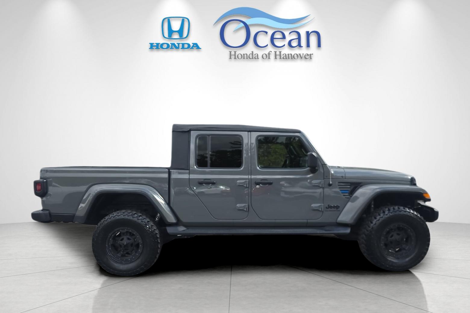 Used 2021 Sting-Gray Clearcoat Jeep Sport image 2