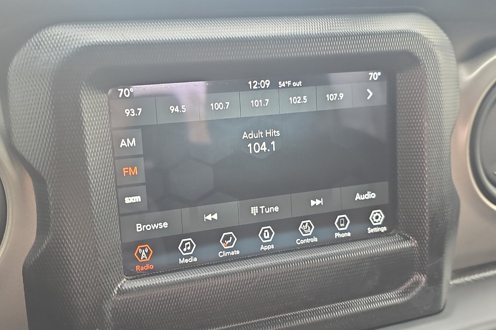 Used 2021 Sting-Gray Clearcoat Jeep Sport image 17