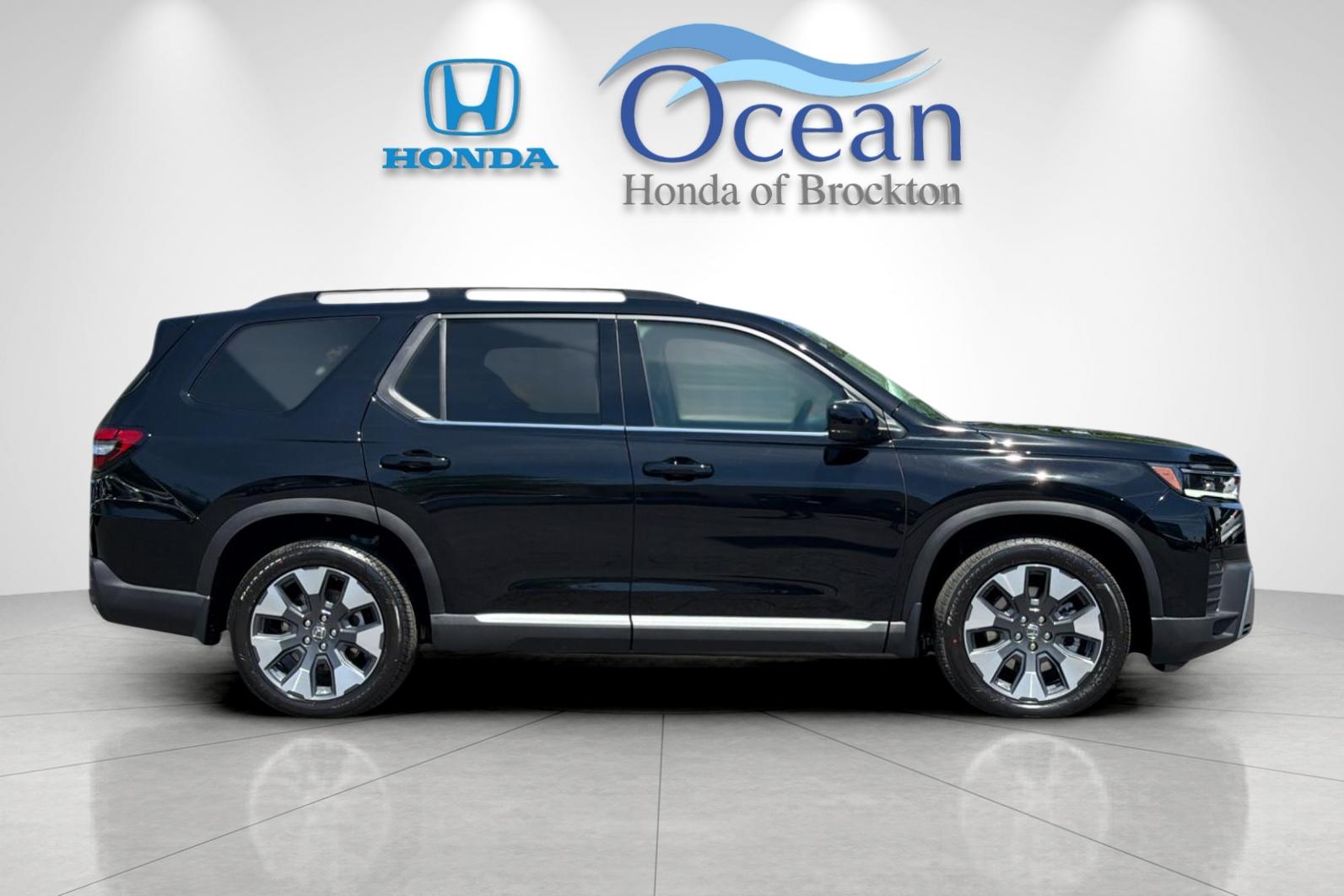 New 2026 Crystal Black Pearl Honda Touring image 6