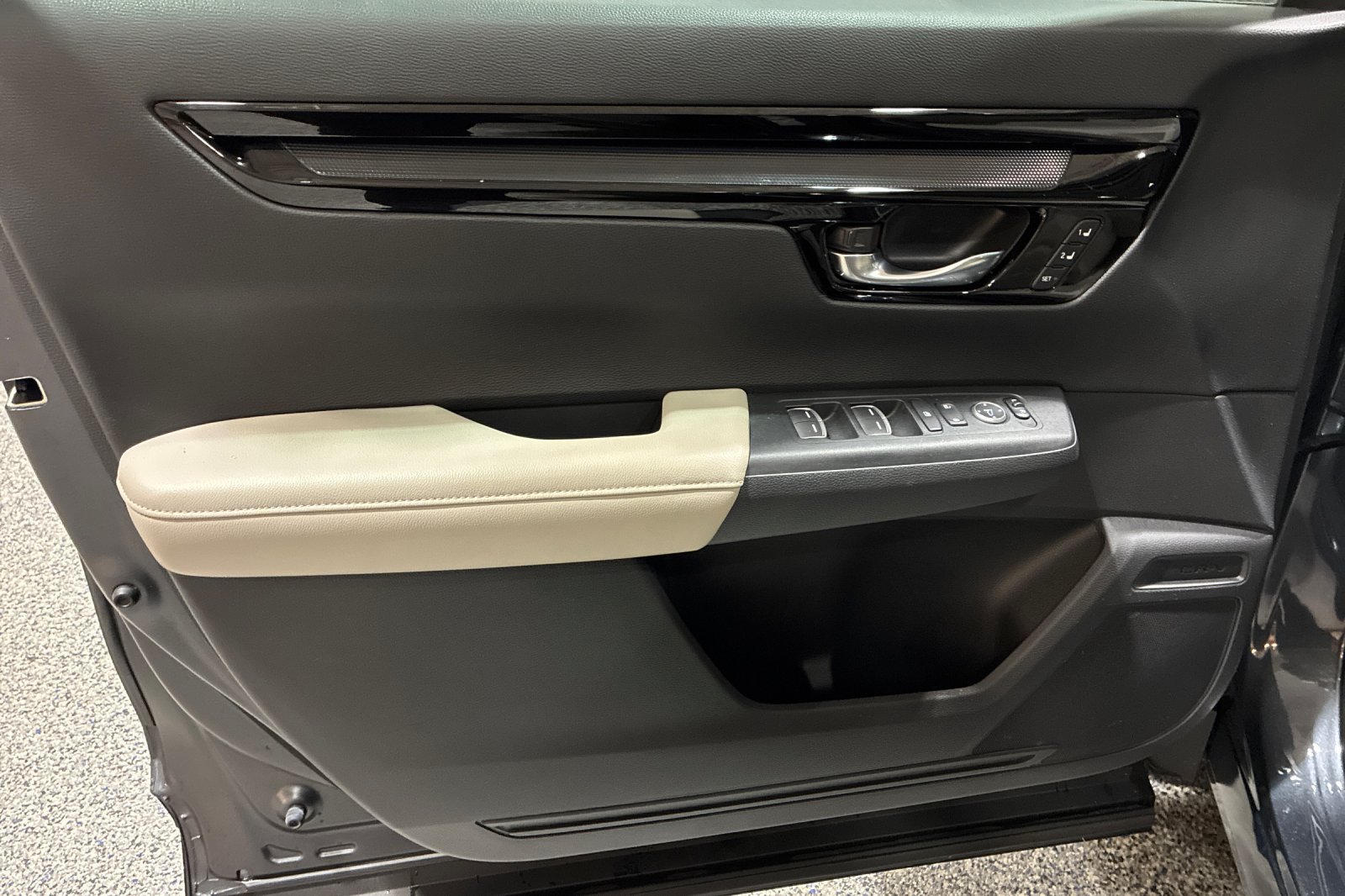 Used 2025 Meteorite Gray Metallic Honda EX-L image 12