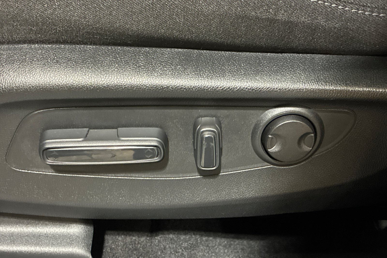 Used 2024 Platinum White Pearl Honda EX image 7