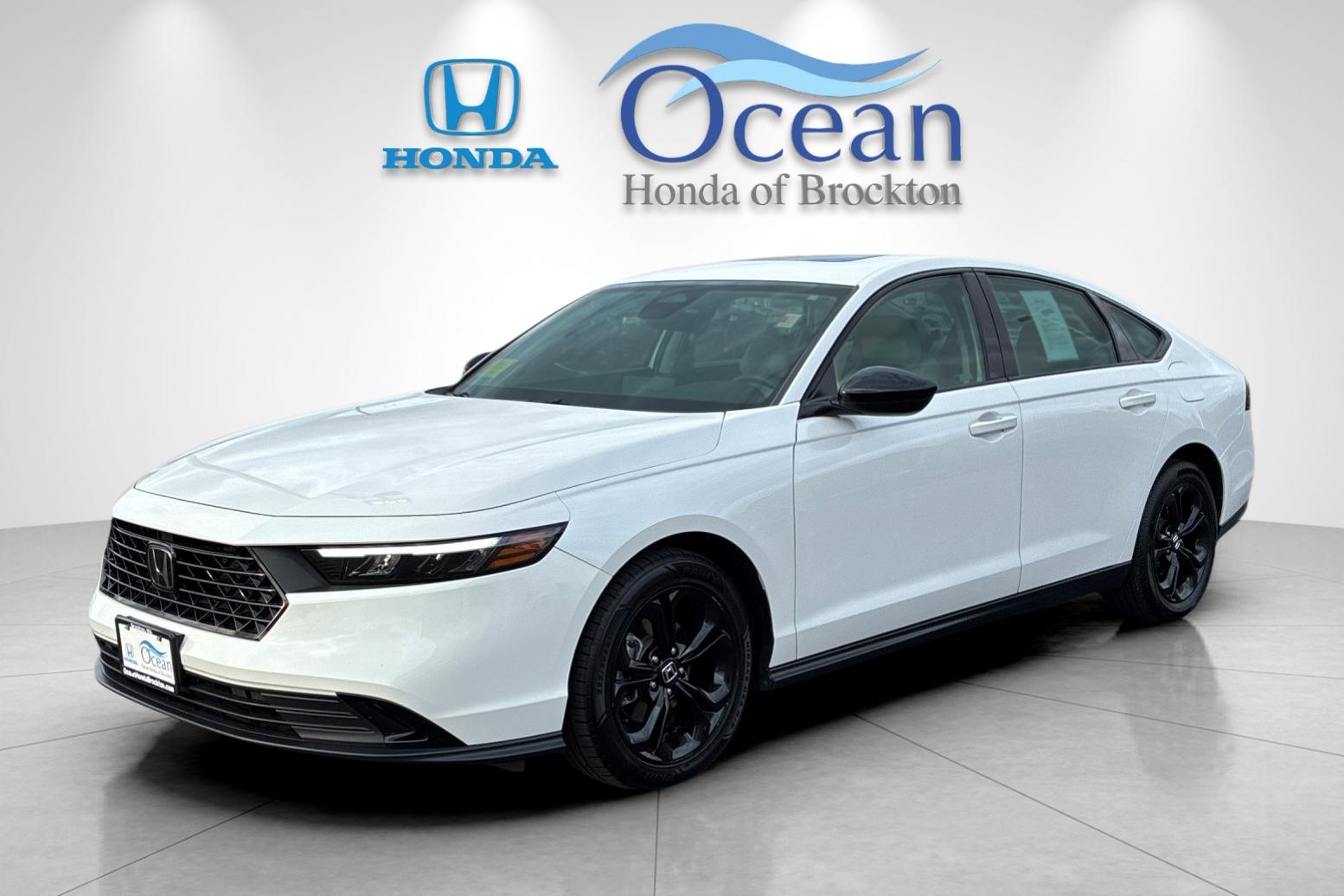 Used 2025 Platinum White Pearl Honda SE image 7