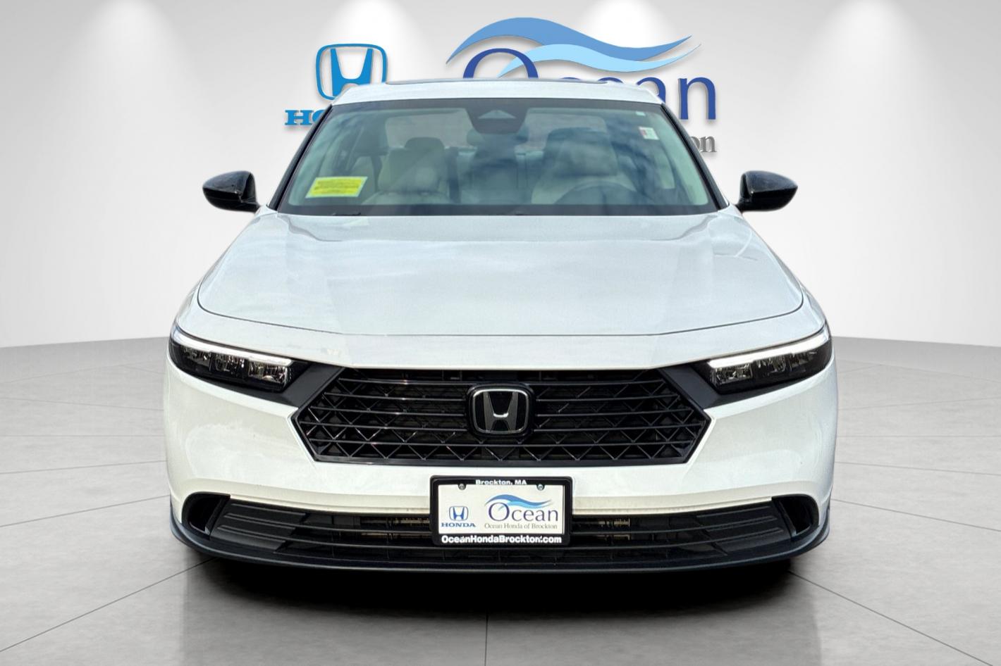 Used 2025 Platinum White Pearl Honda SE image 8
