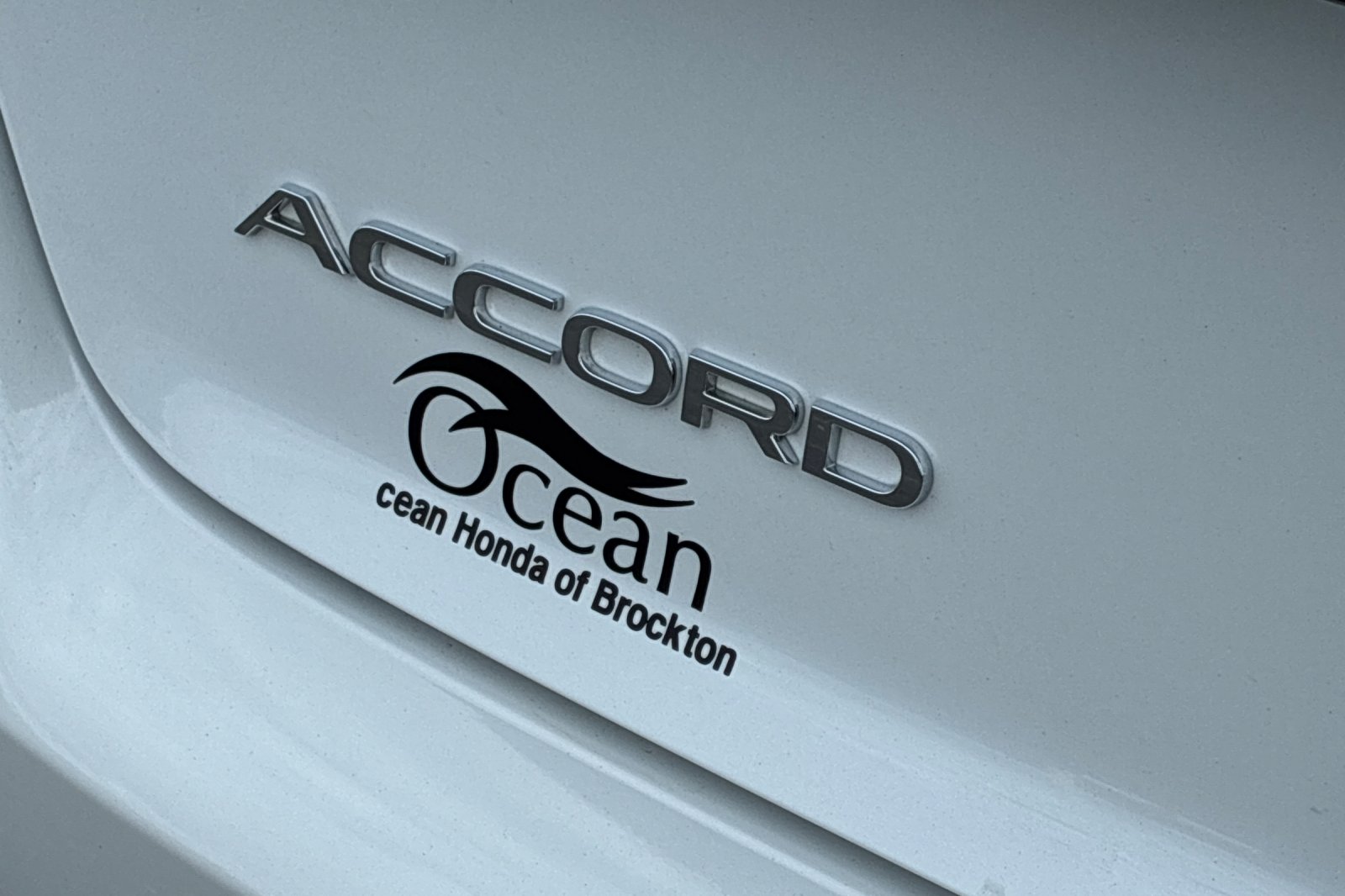 Used 2025 Platinum White Pearl Honda SE image 40