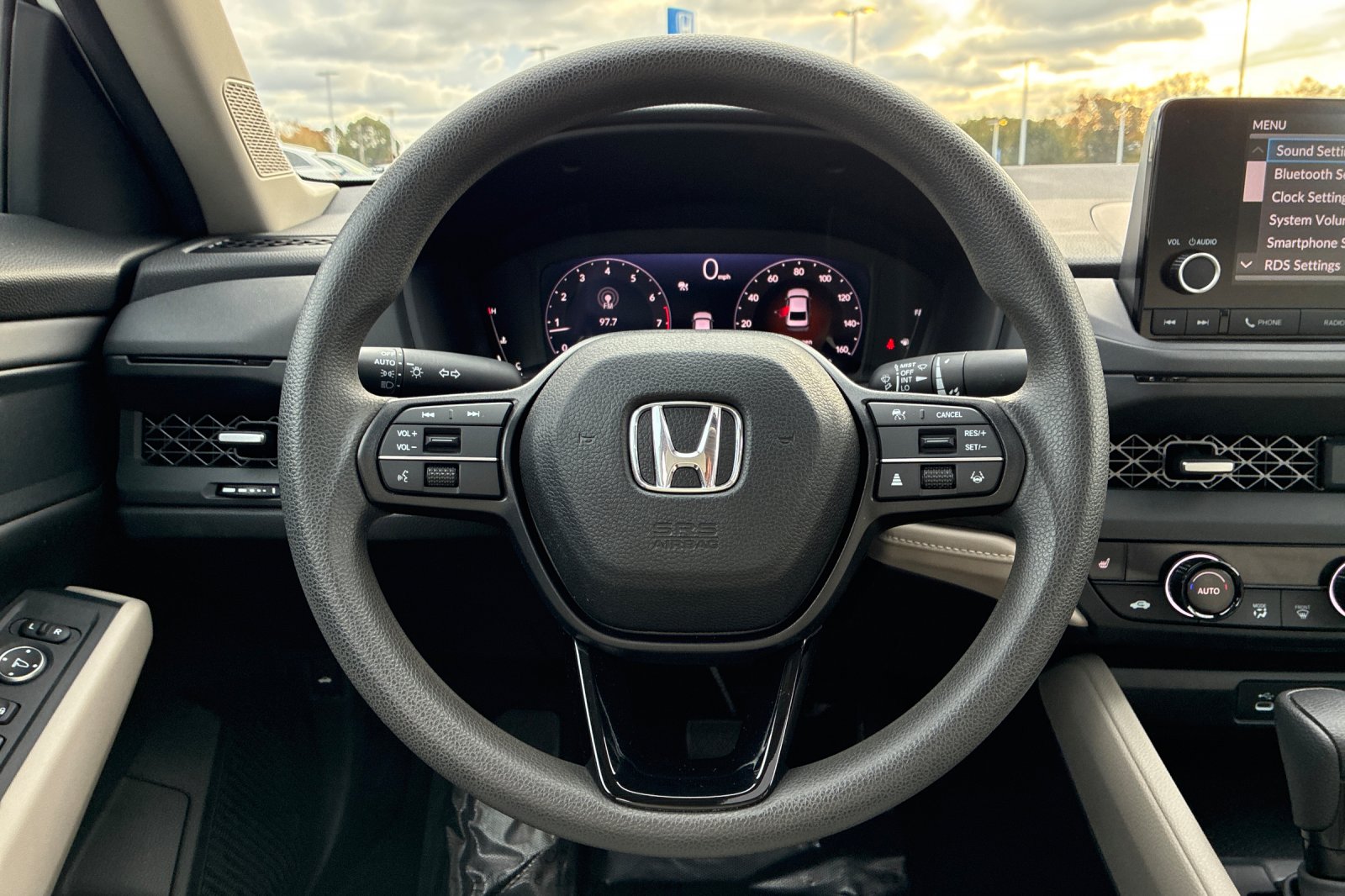 Used 2025 Platinum White Pearl Honda SE image 30