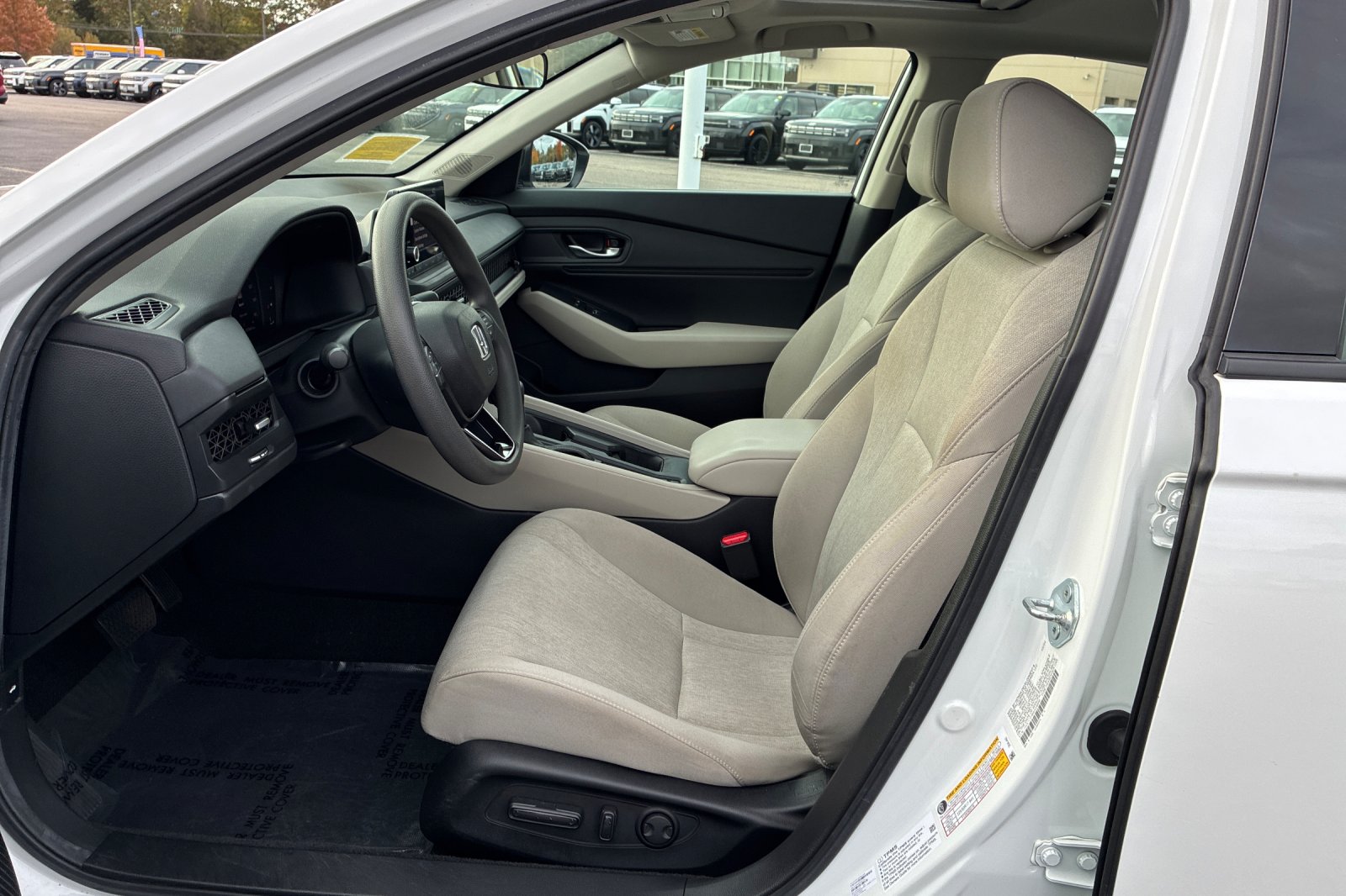 Used 2025 Platinum White Pearl Honda SE image 11