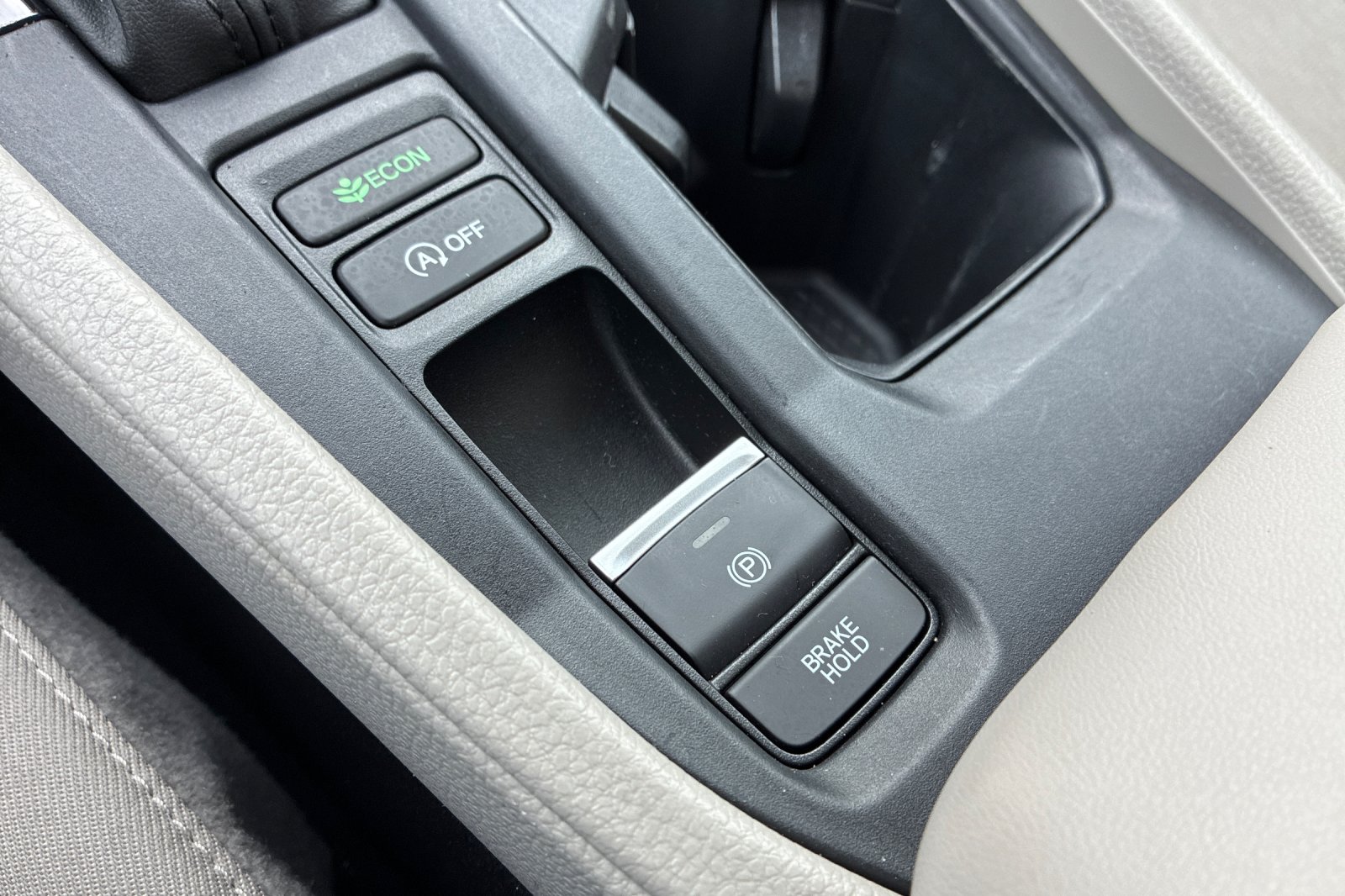 Used 2025 Platinum White Pearl Honda SE image 43