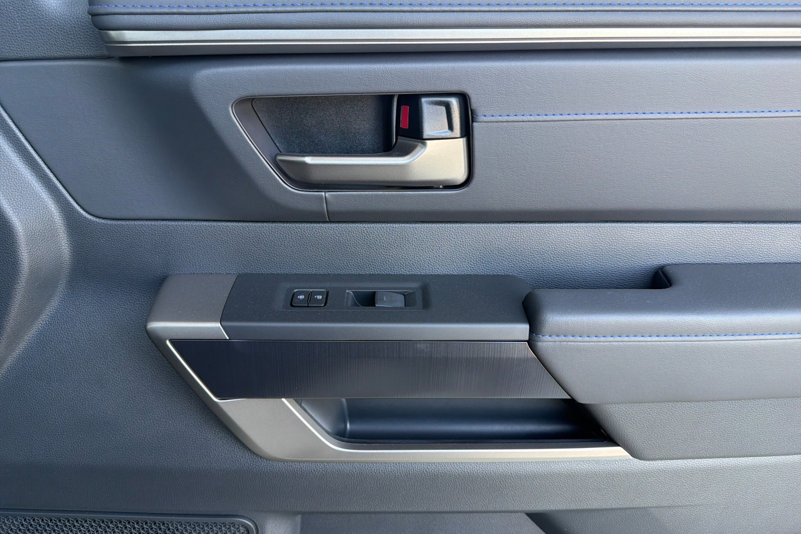New 2026 Celestial Silver Metallic Toyota Platinum image 27