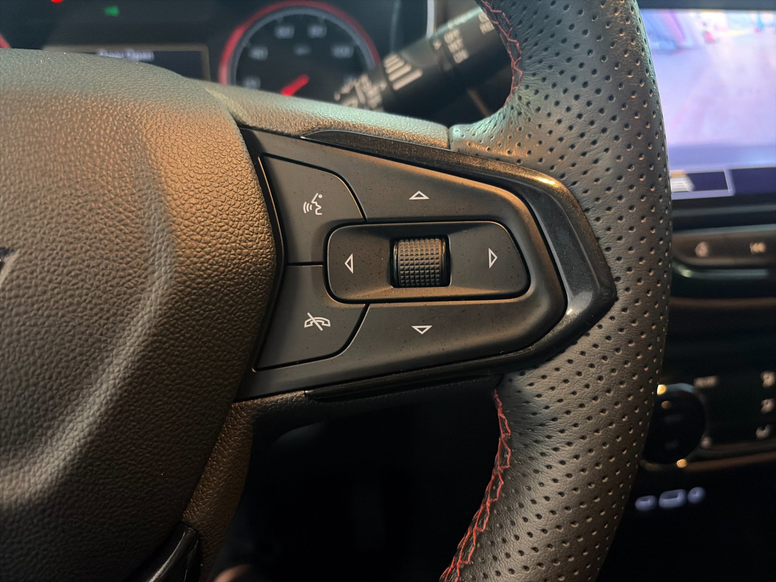 Used 2023 Crimson Chevrolet RS image 29