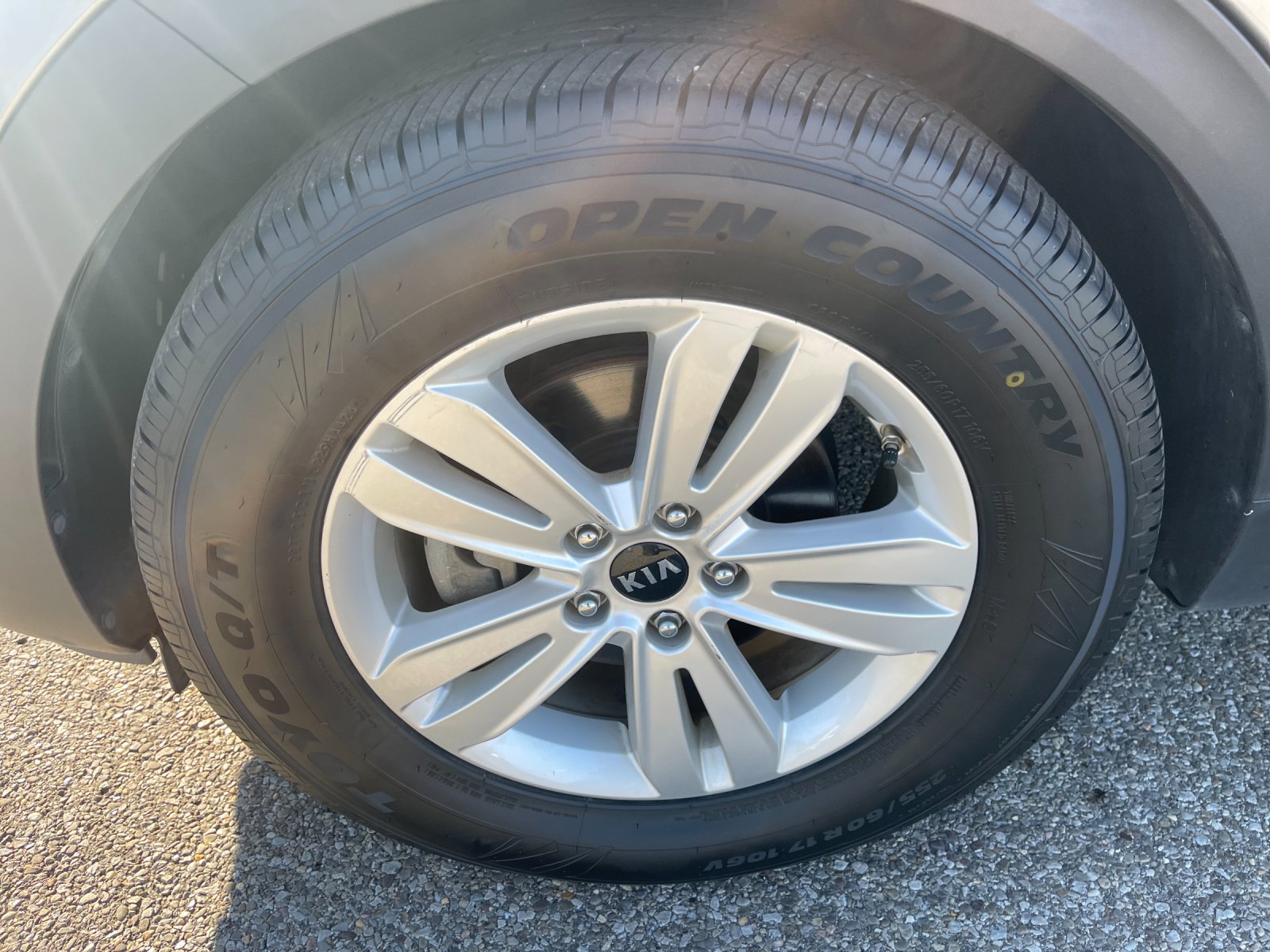 Used 2018 Mineral Silver Kia LX image 31