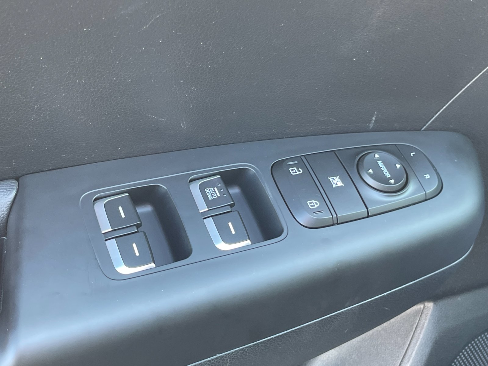 Used 2018 Mineral Silver Kia LX image 12