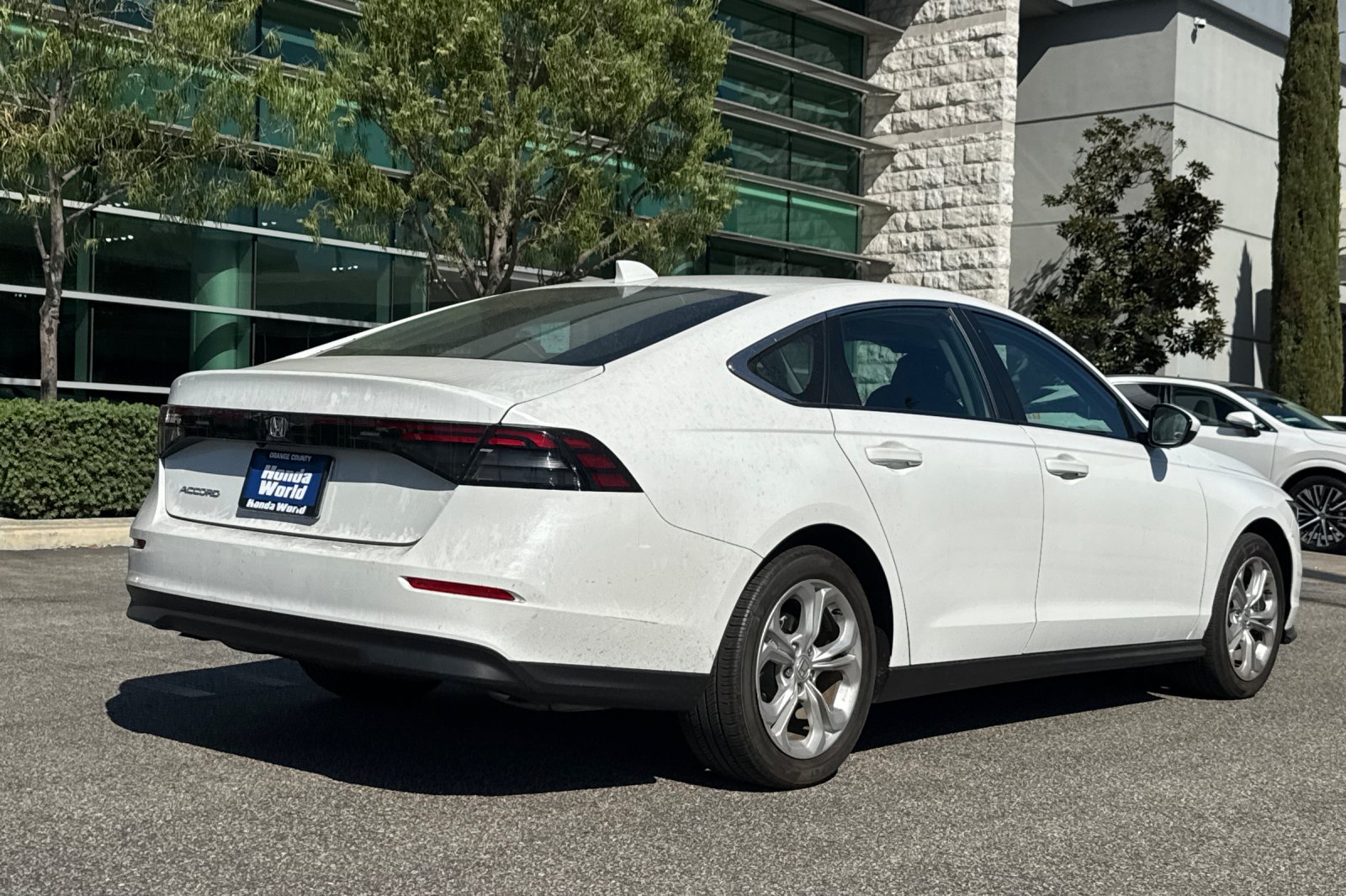 Certified Used 2023 Platinum White Pearl Honda LX image 5