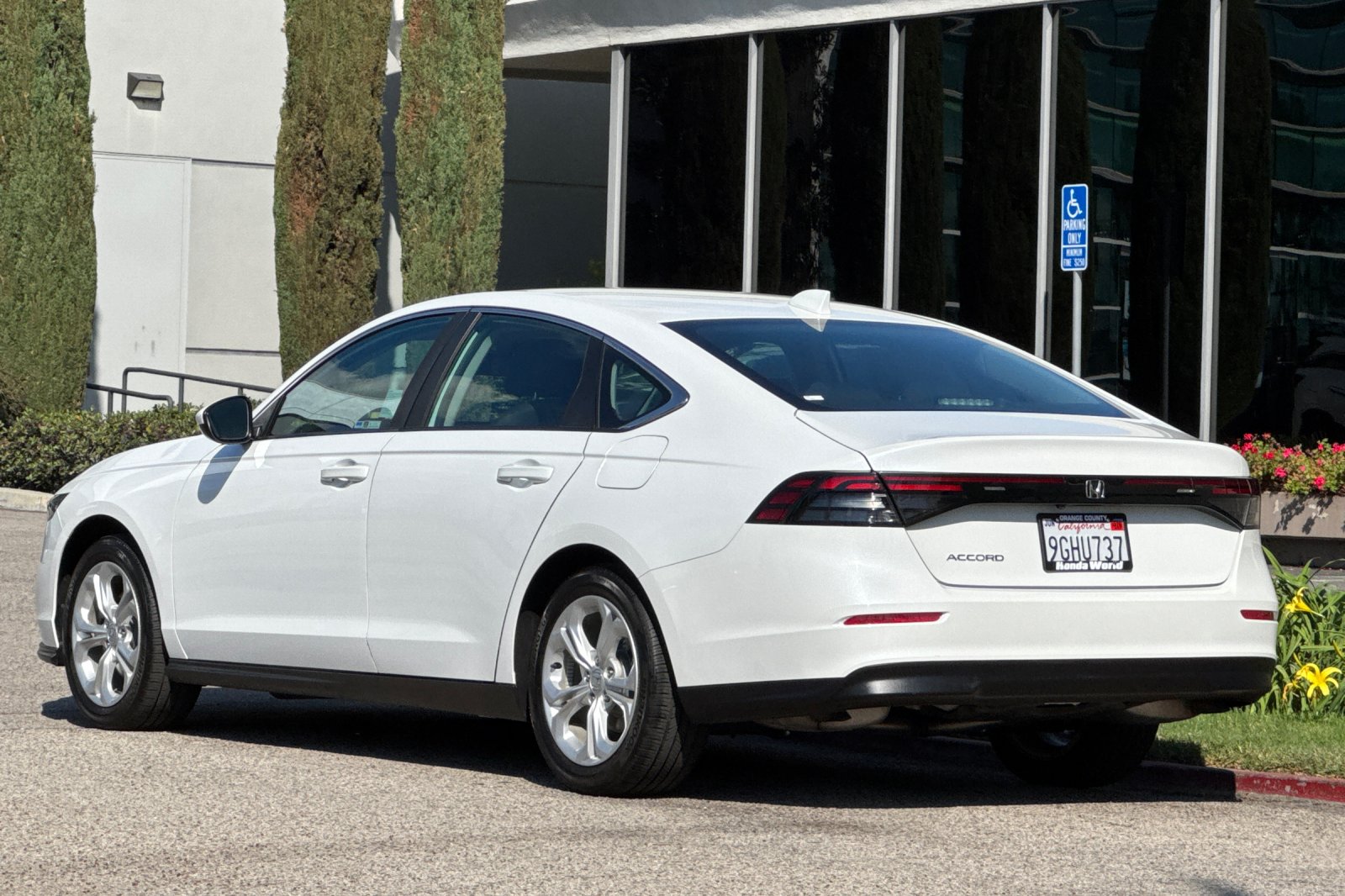 Certified Used 2023 Platinum White Pearl Honda 1.5T LX image 6