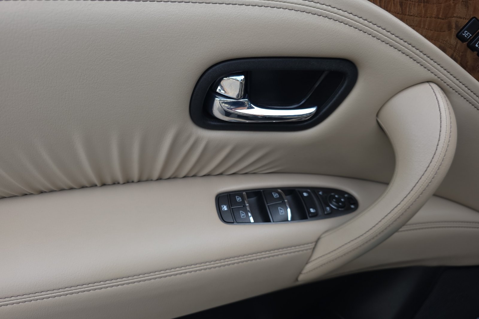 Used 2024 Super Black Nissan SL image 12