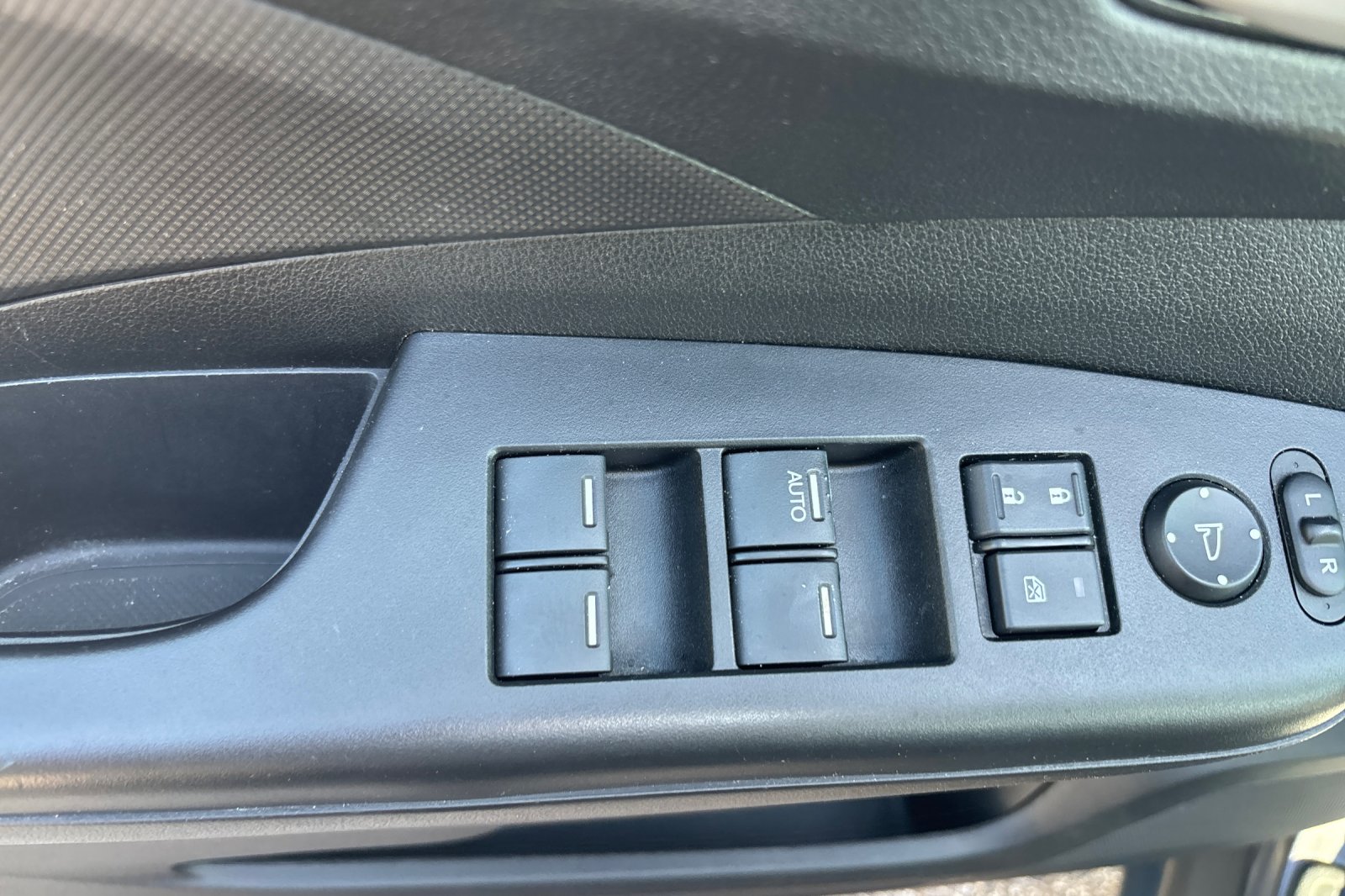 Used 2015 Modern Steel Metallic Honda LX image 13