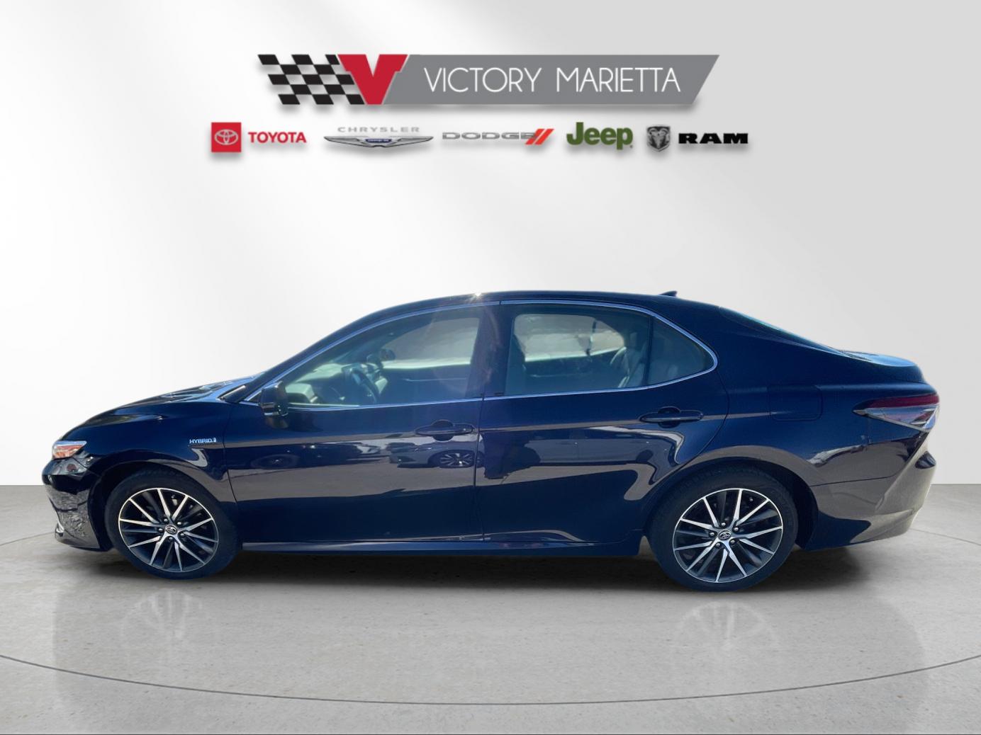 Used 2021  Toyota XLE image 2