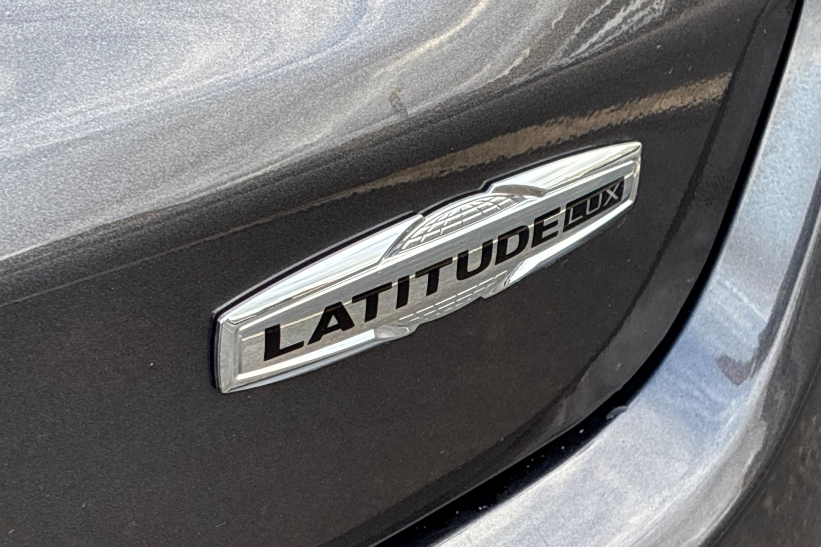 Used 2023 Crystal Metallic Jeep Latitude Lux image 41