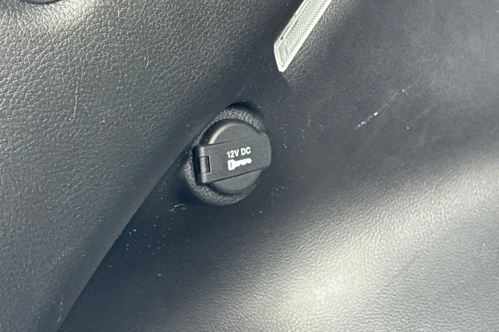 Used 2023 Crystal Metallic Jeep Latitude Lux image 21