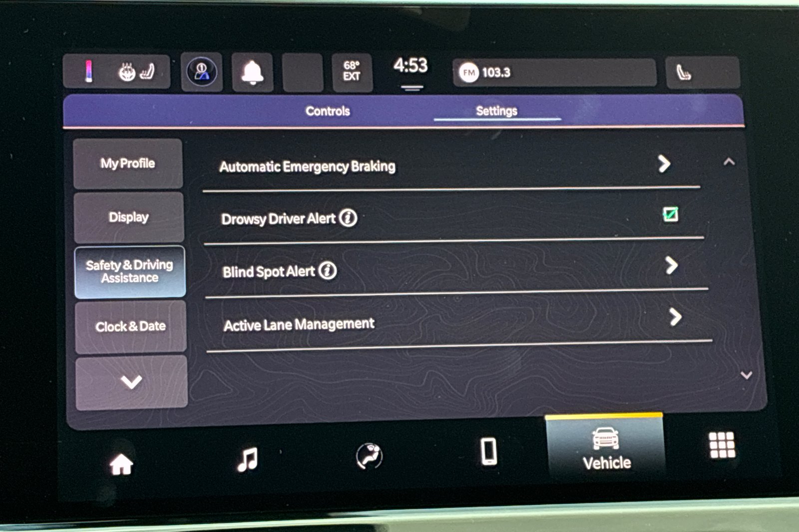 Used 2023 Crystal Metallic Jeep Latitude Lux image 24