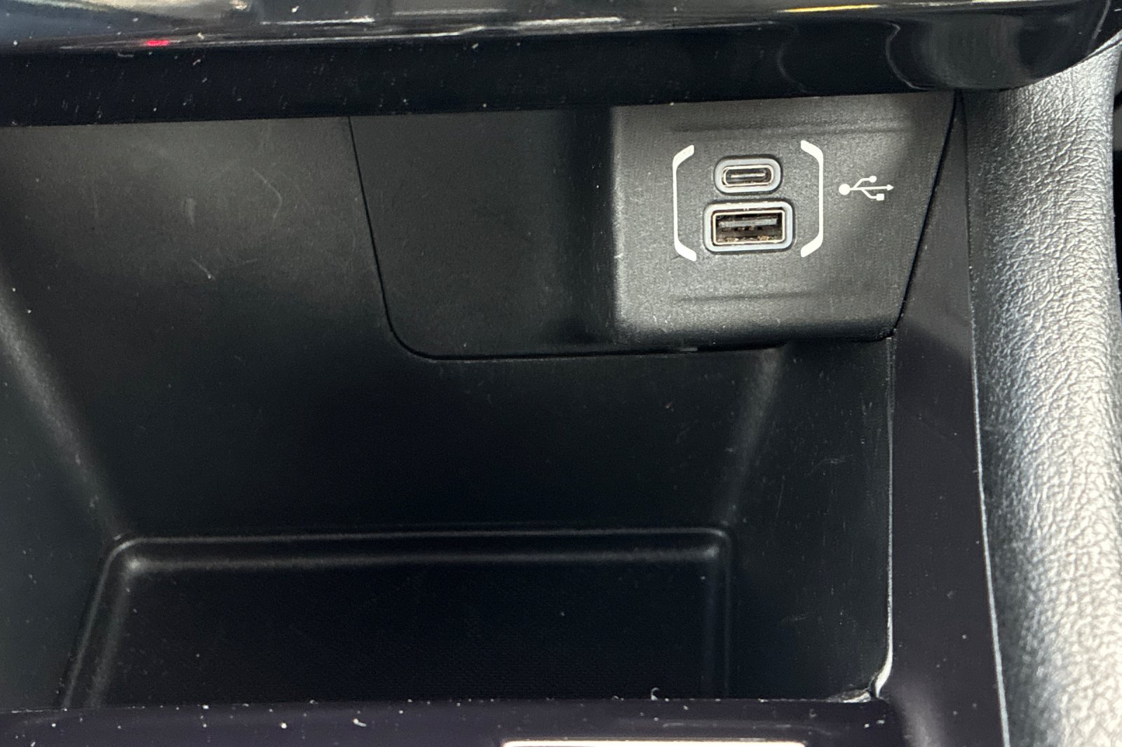Used 2023 Crystal Metallic Jeep Latitude Lux image 36