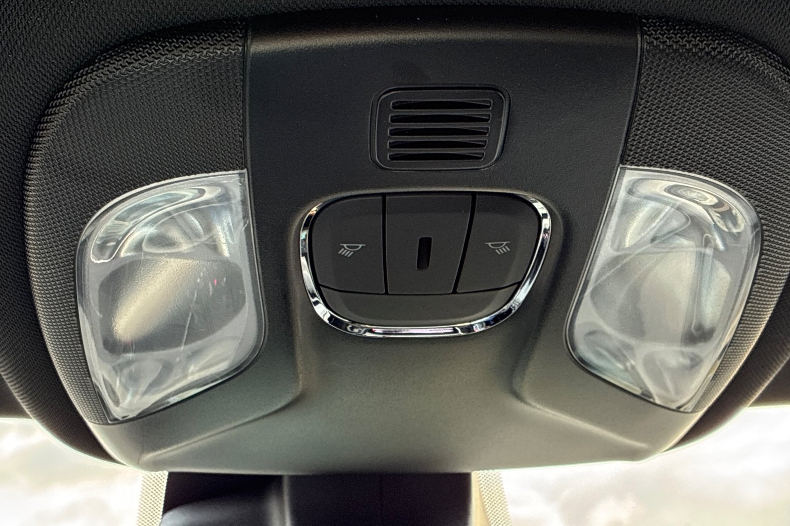 Used 2023 Crystal Metallic Jeep Latitude Lux image 37