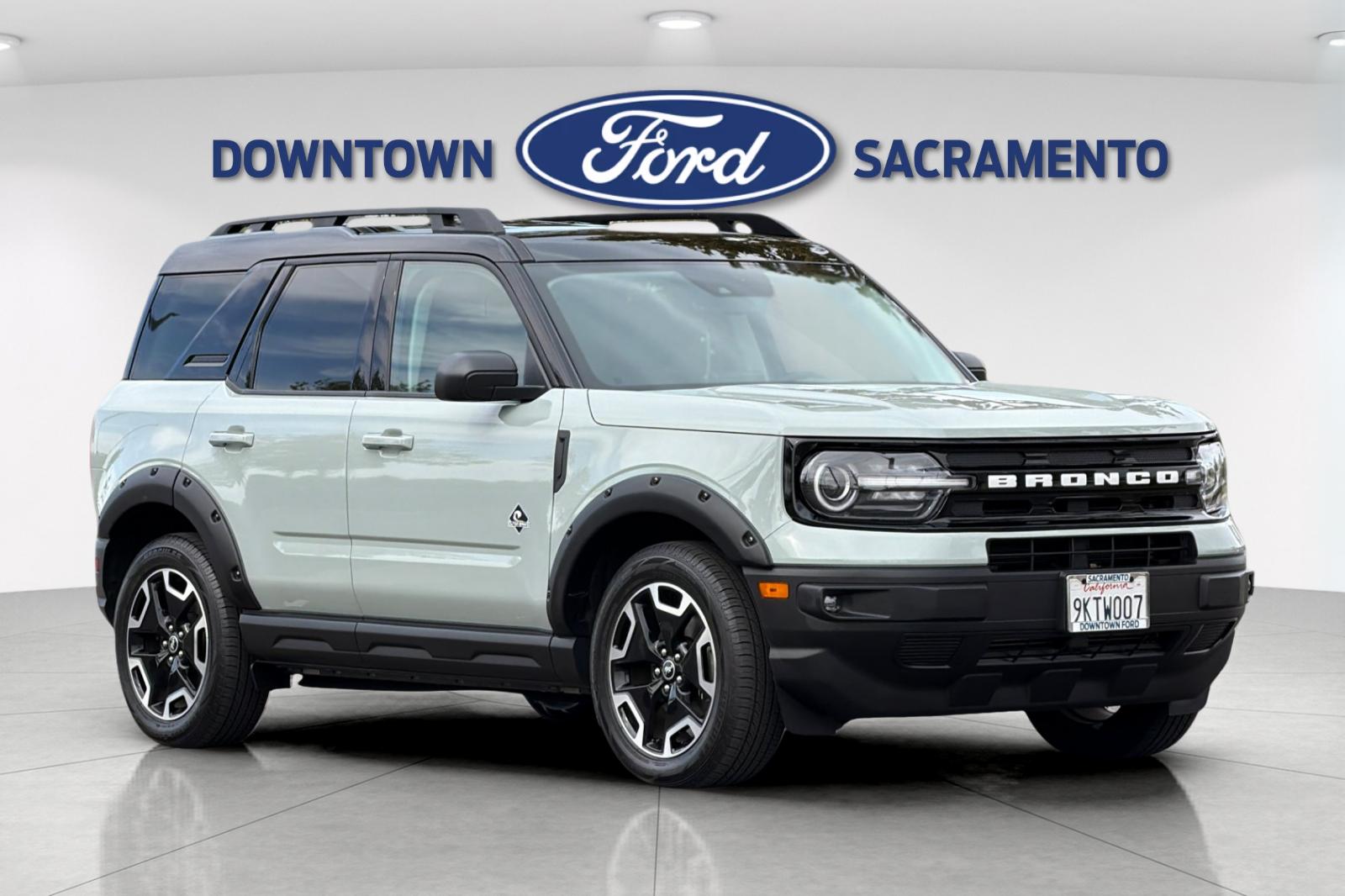 Certified Used 2024 Cactus Green / Gray Ford Outer Banks image 9