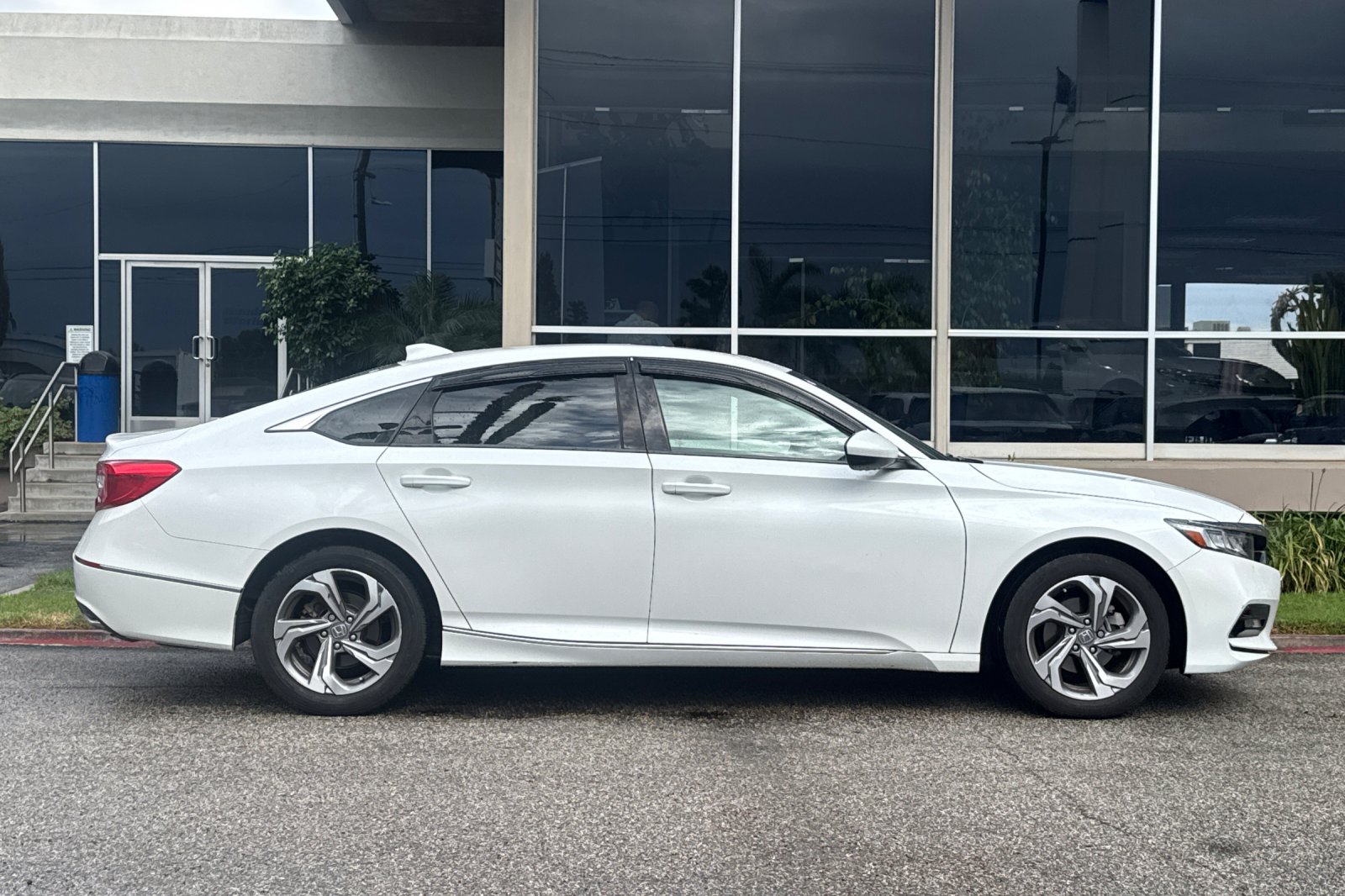 Certified Used 2019 Platinum White Pearl Honda EX image 4
