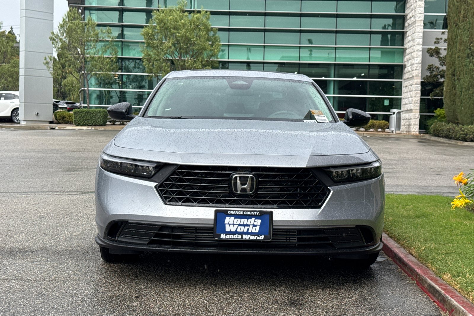 Used 2026 Solar Silver Metallic Honda SE image 3