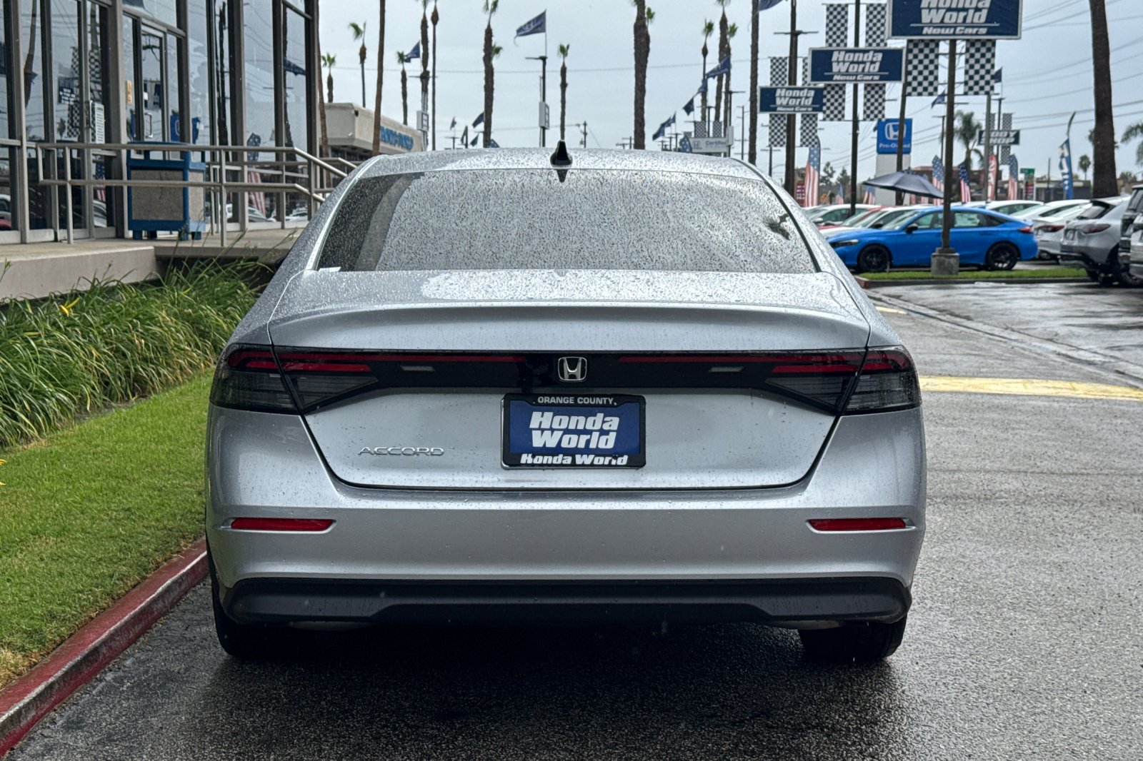 Used 2026 Solar Silver Metallic Honda SE image 6