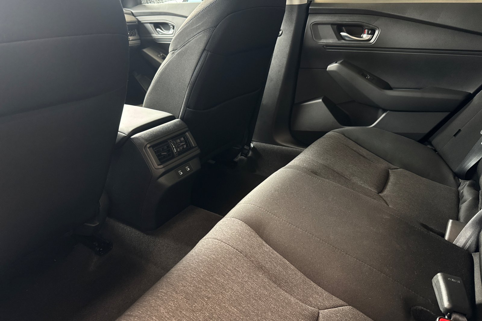Used 2026 Solar Silver Metallic Honda SE image 8