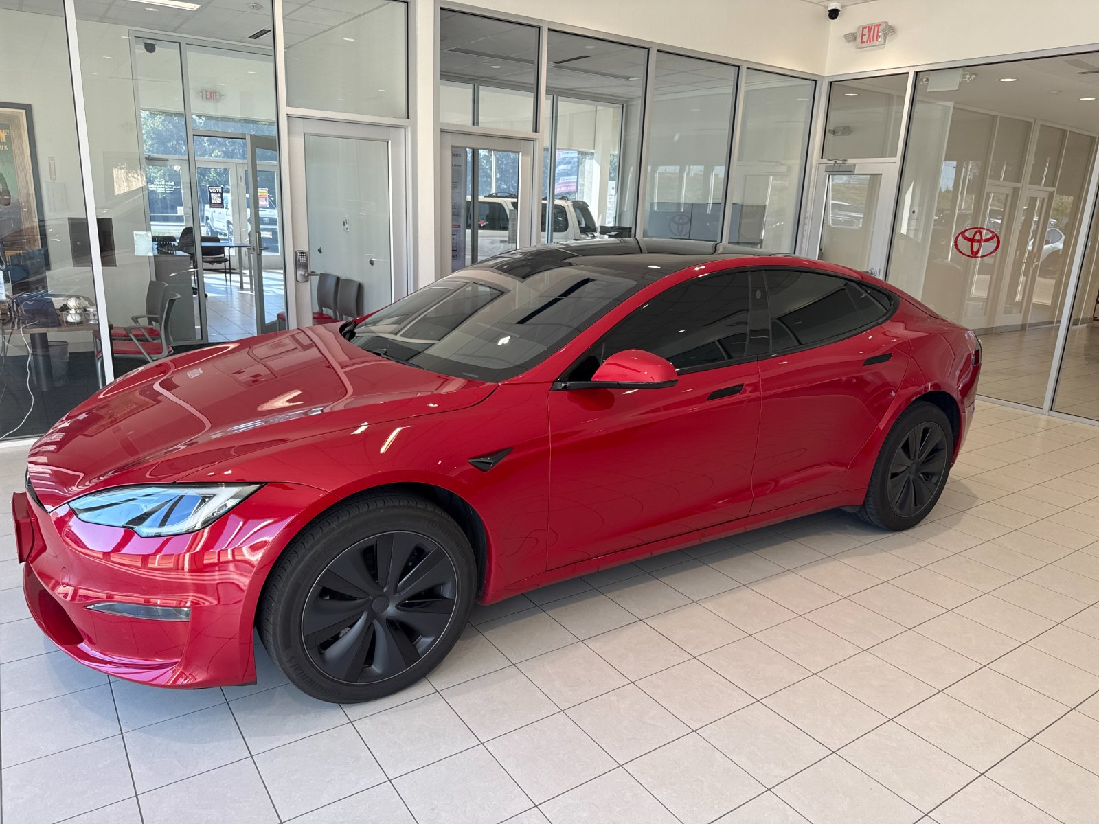 Used 2023  Tesla Standard Range image 3