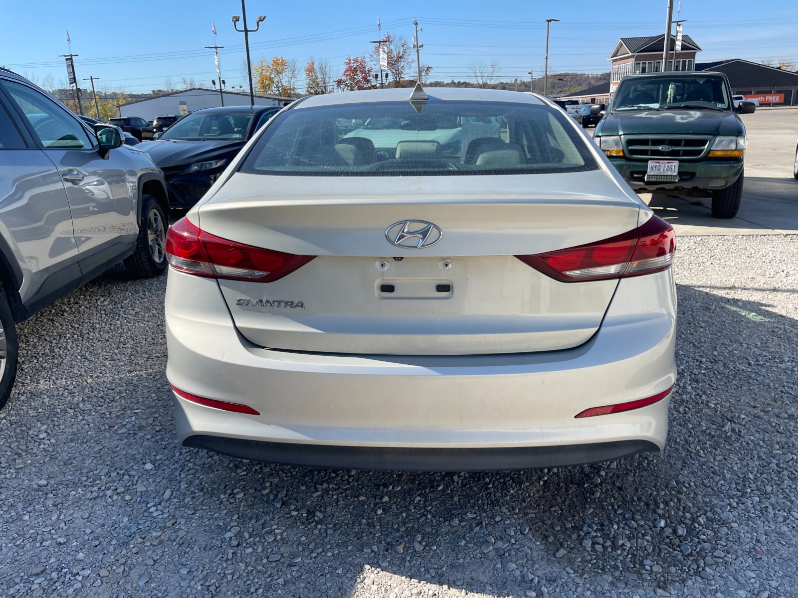 Used 2017 Mineral Beige Pearl Hyundai SE image 3