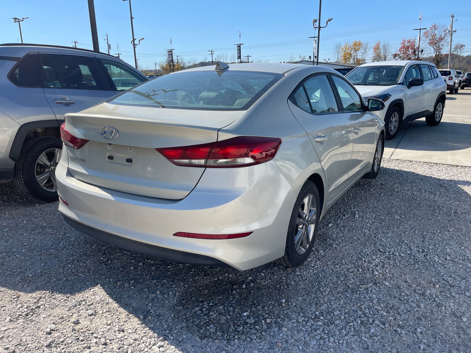 Used 2017 Mineral Beige Pearl Hyundai SE image 6