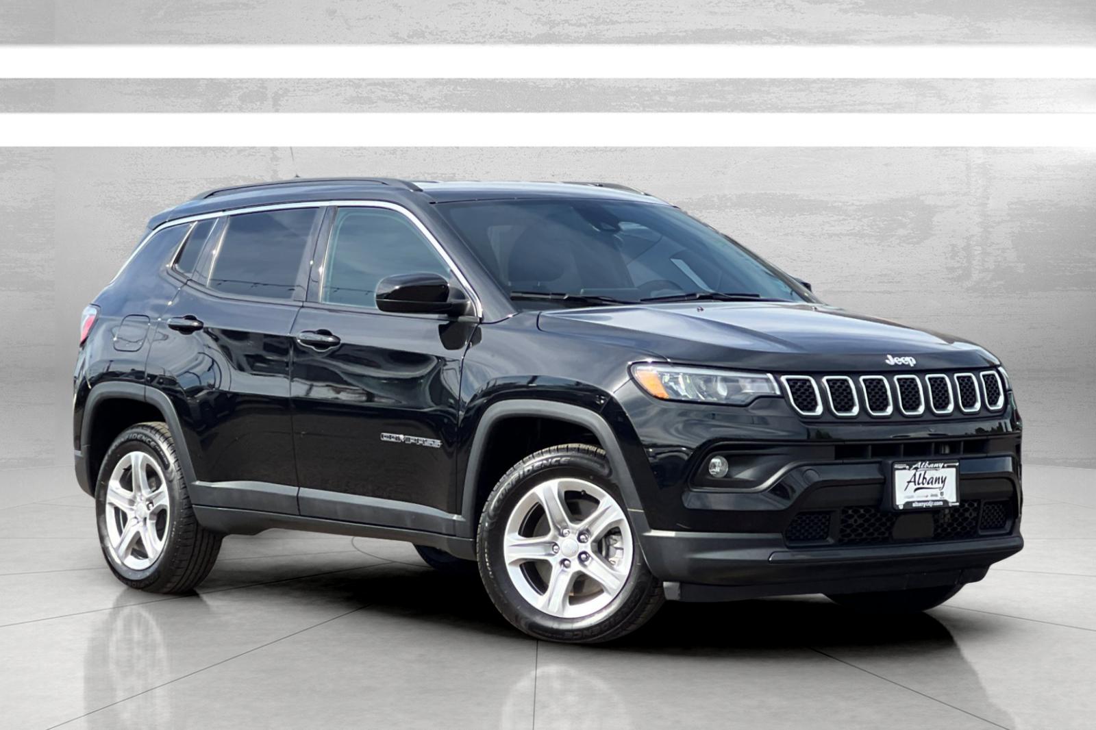 2023 Jeep Compass Latitude's photo