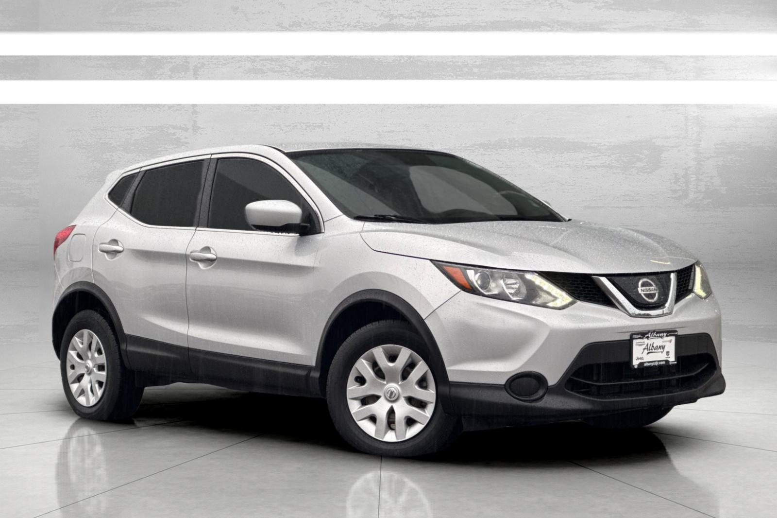 2019 Nissan Rogue Sport S's photo