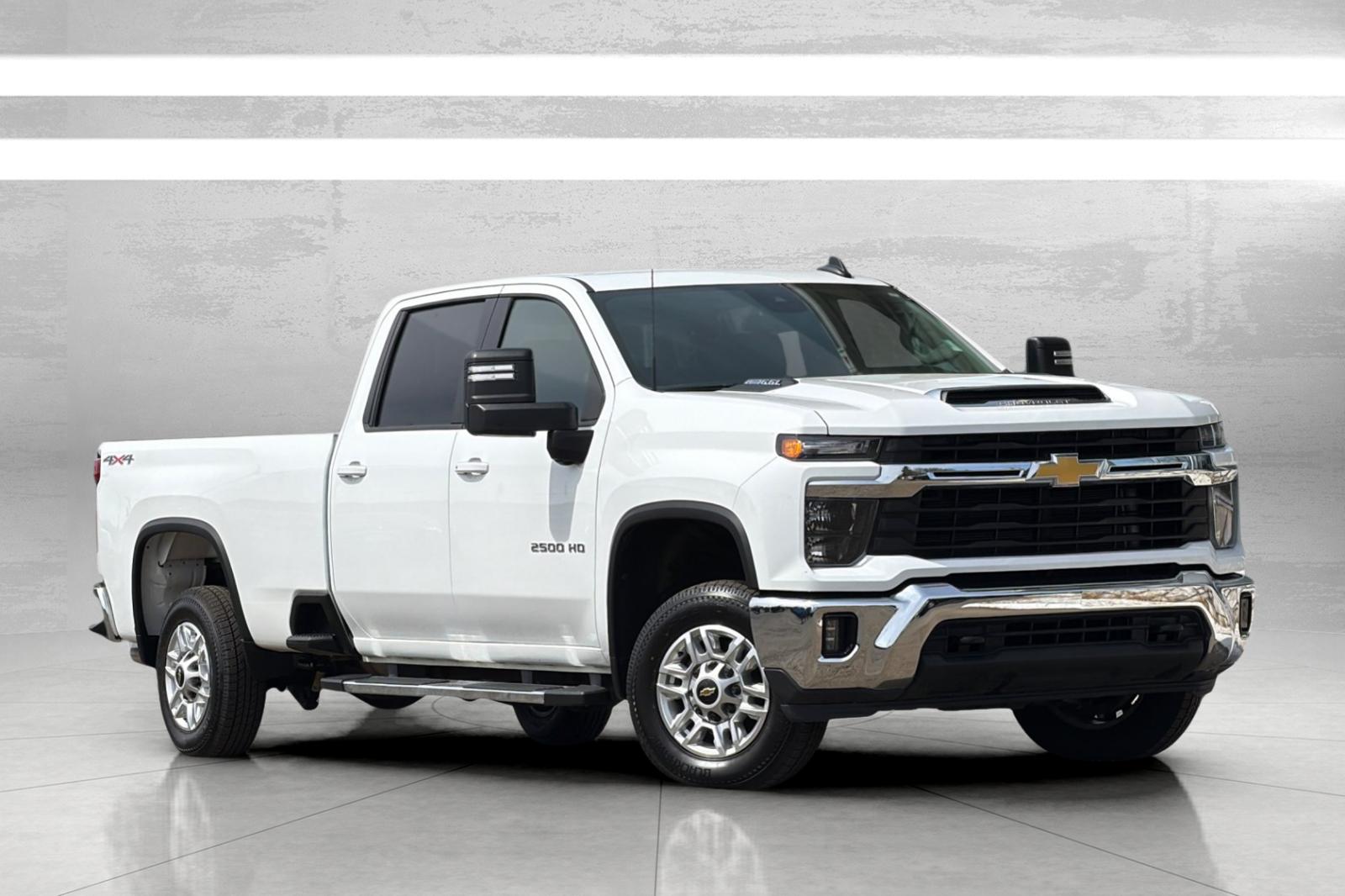 Used 2025 White Chevrolet LT image 2