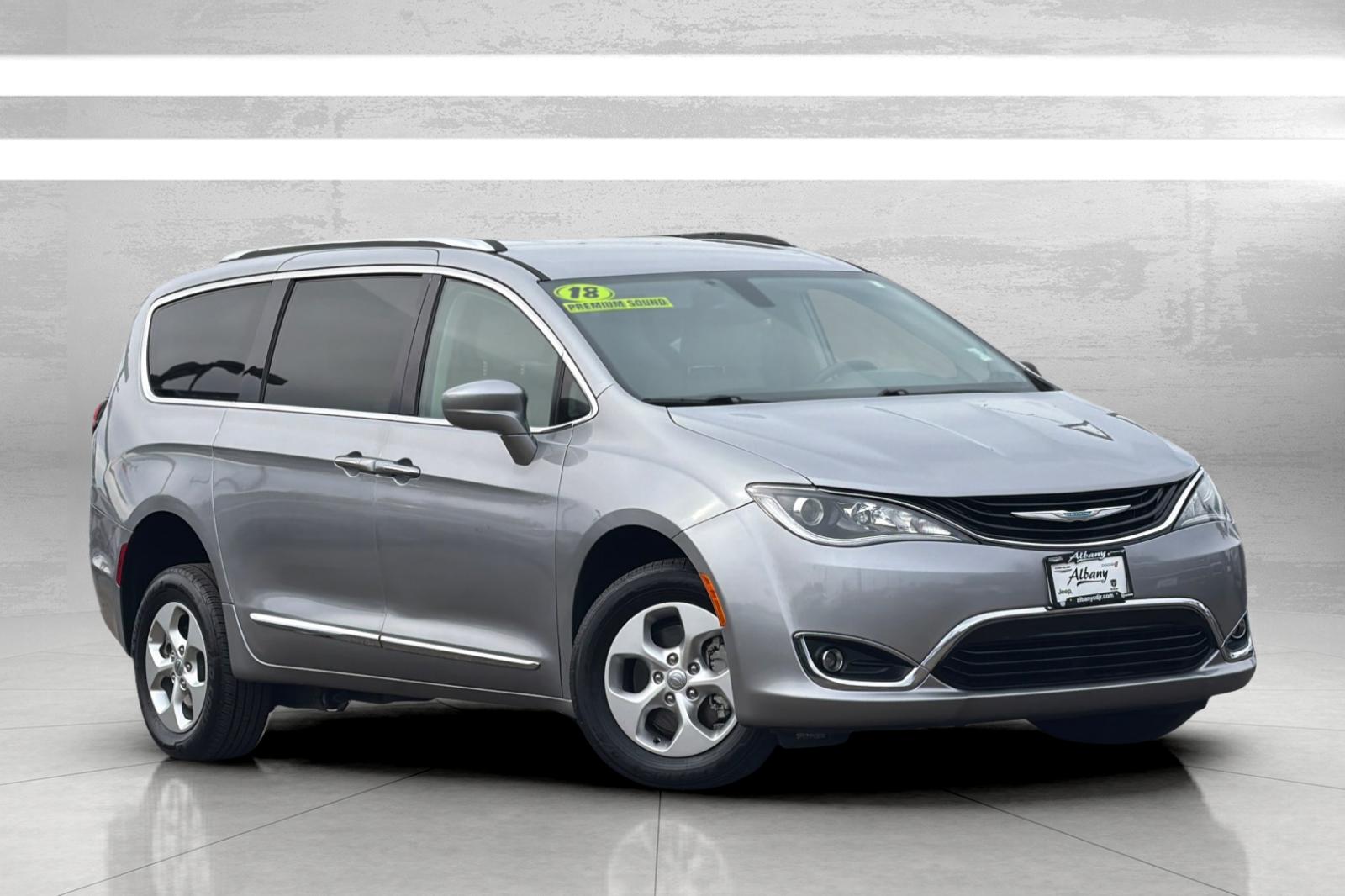 Used 2018 Chrysler Pacifica Hybrid Touring L with VIN 2C4RC1L79JR253290 for sale in Corvallis, OR