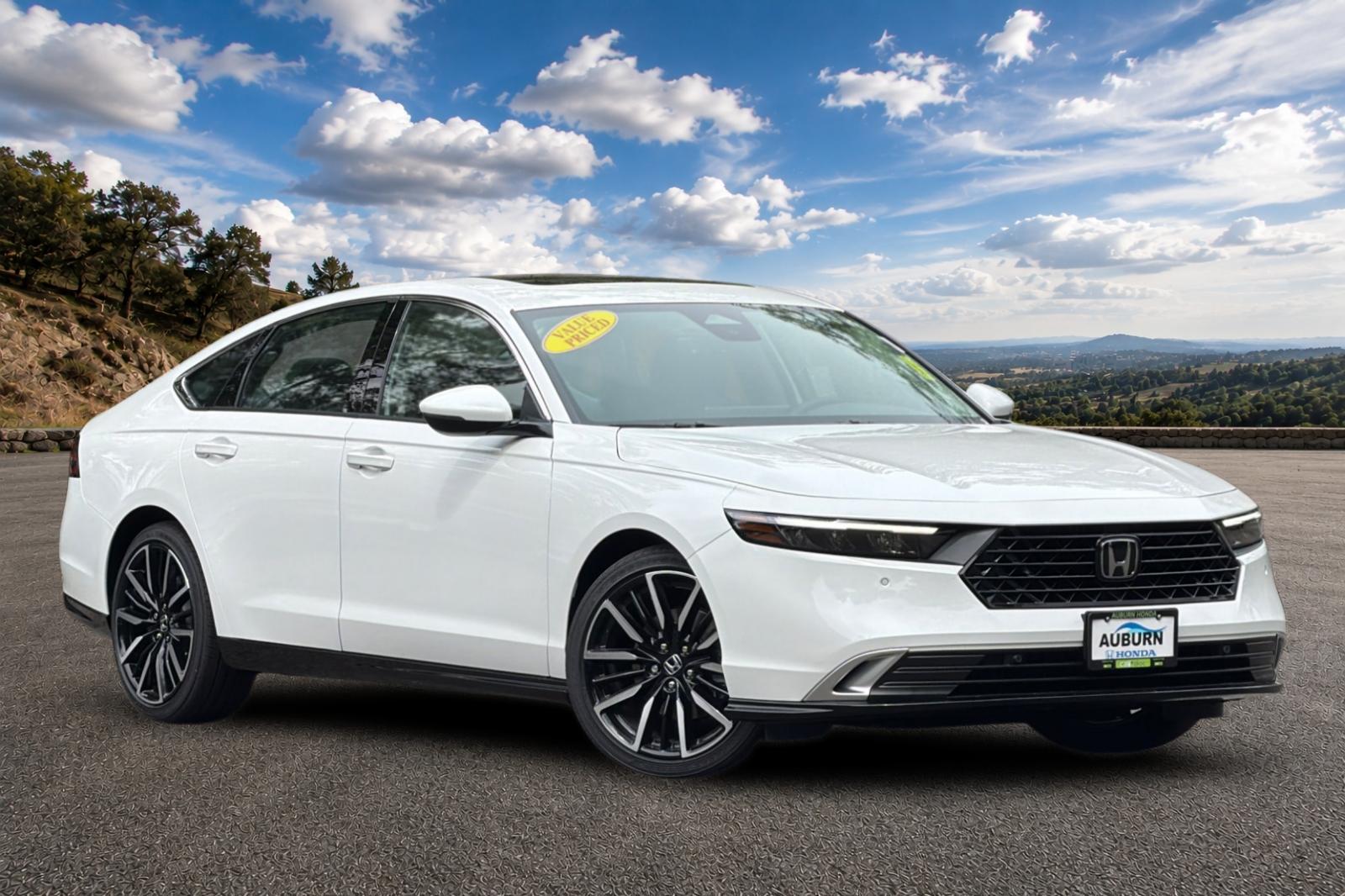 New 2026 Platinum White Pearl Honda Touring image 2