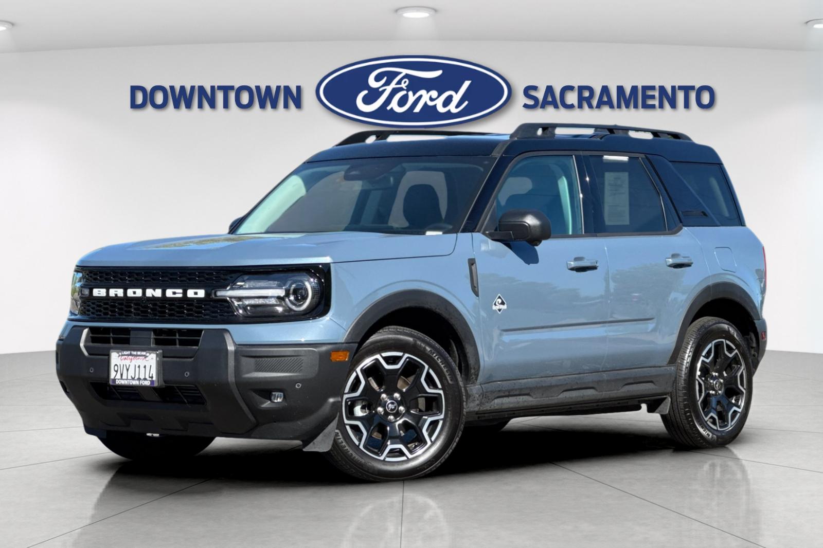 Used 2025 Azure Gray Metallic Ford Outer Banks image 2