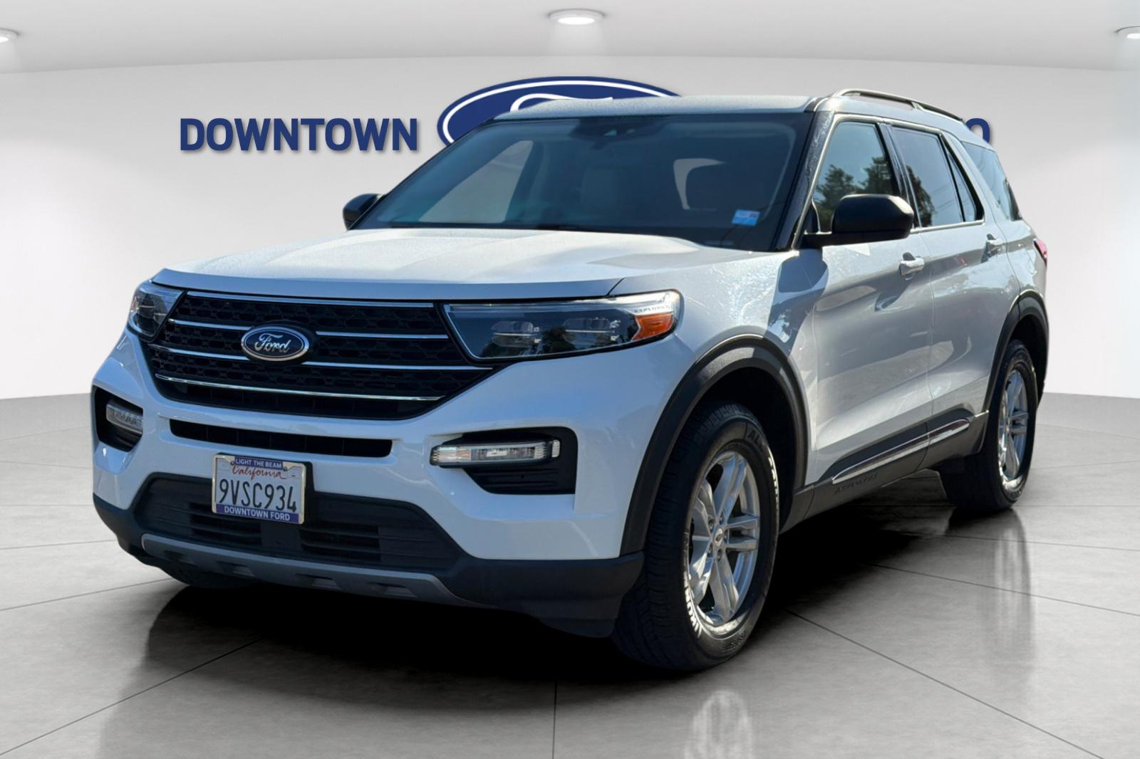 Certified Used 2023 Oxford White Ford XLT image 2