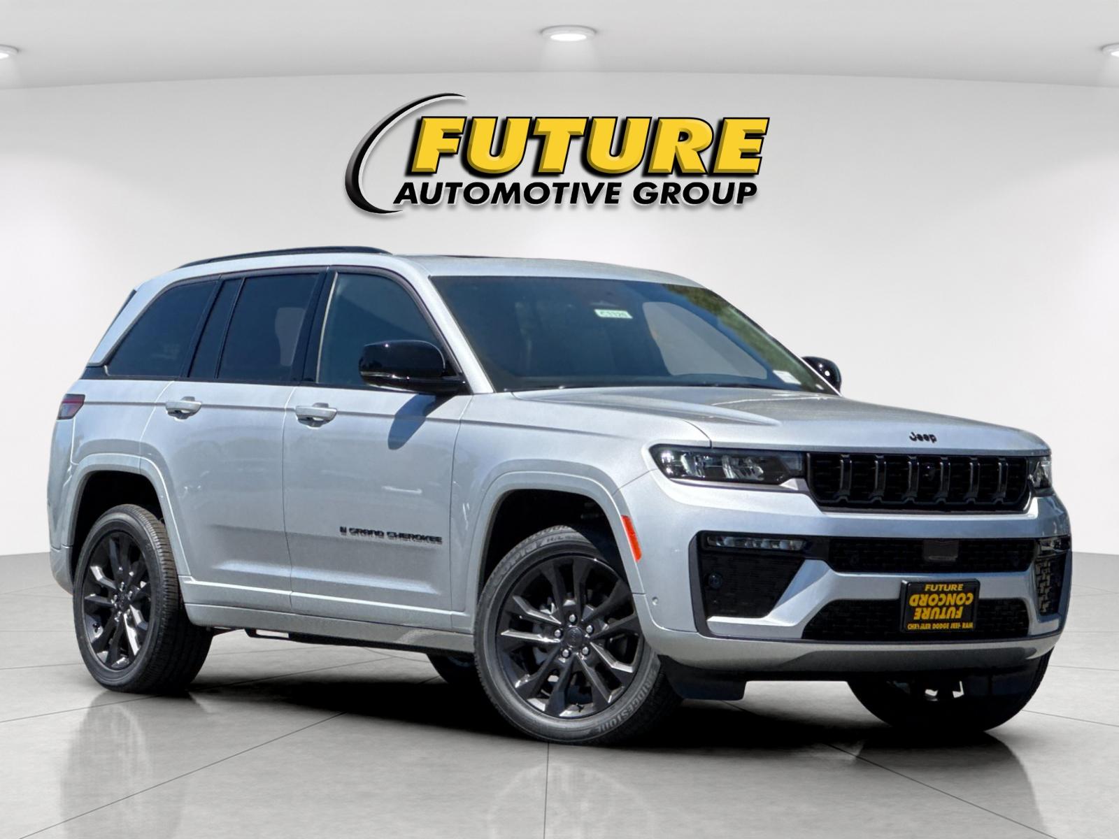 New 2026 Silver Zynith Exterior Paint Jeep Limited Reserve image 2