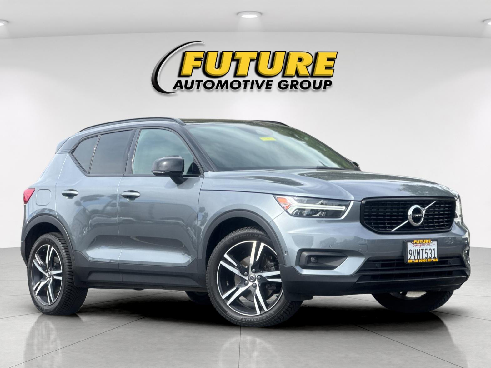 Used 2019 Gray Volvo R-Design image 2