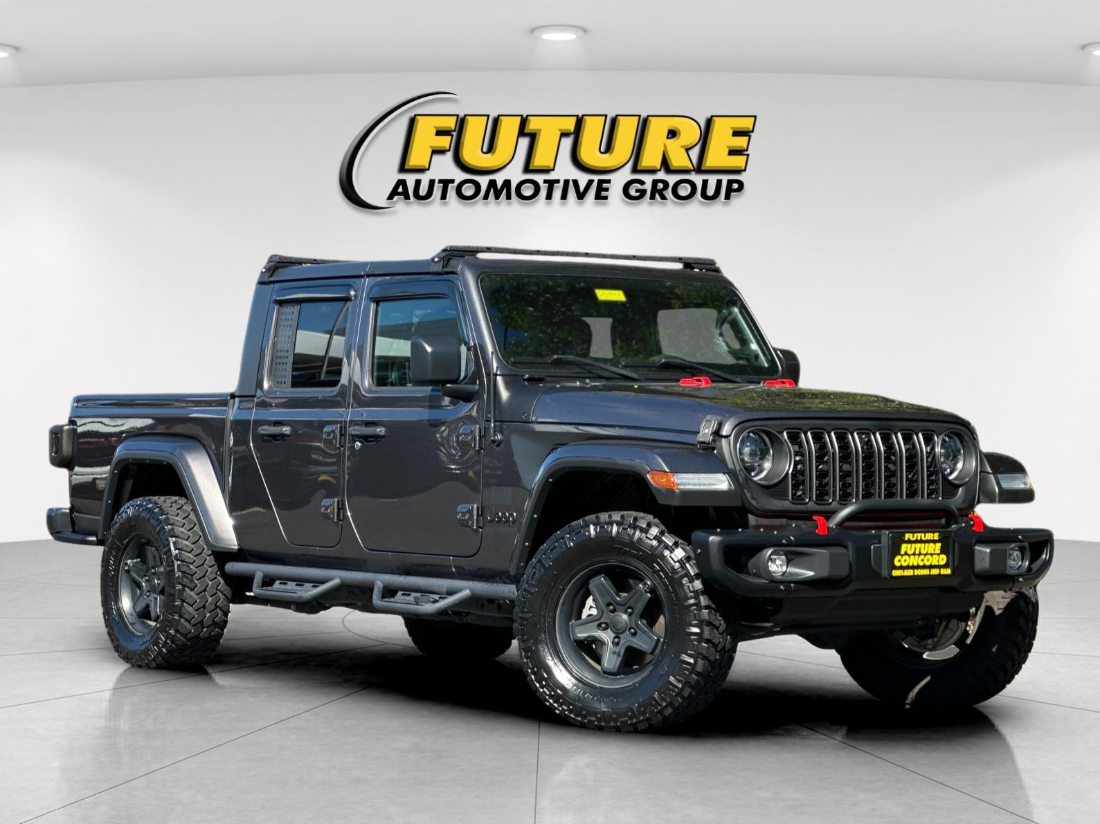 Used 2023 Gray Jeep  image 2