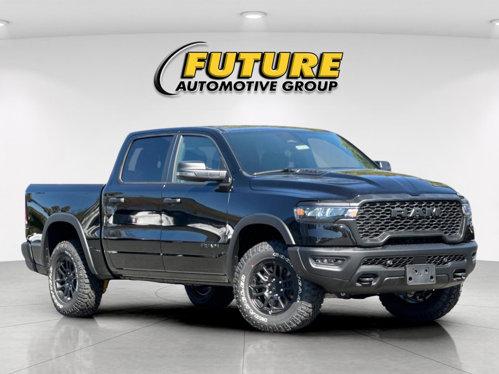 New 2026 Diamond Black Crystal Pearl-Coat Exterior Paint RAM Rebel image 2