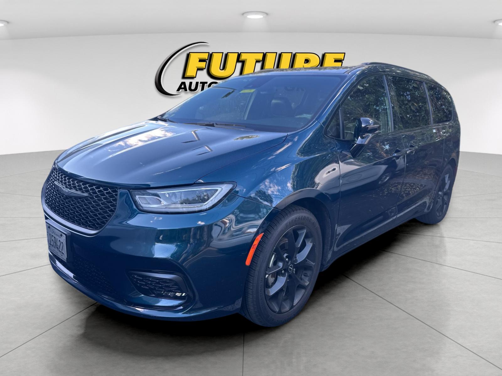 Used 2025 Blue Chrysler Limited image 2