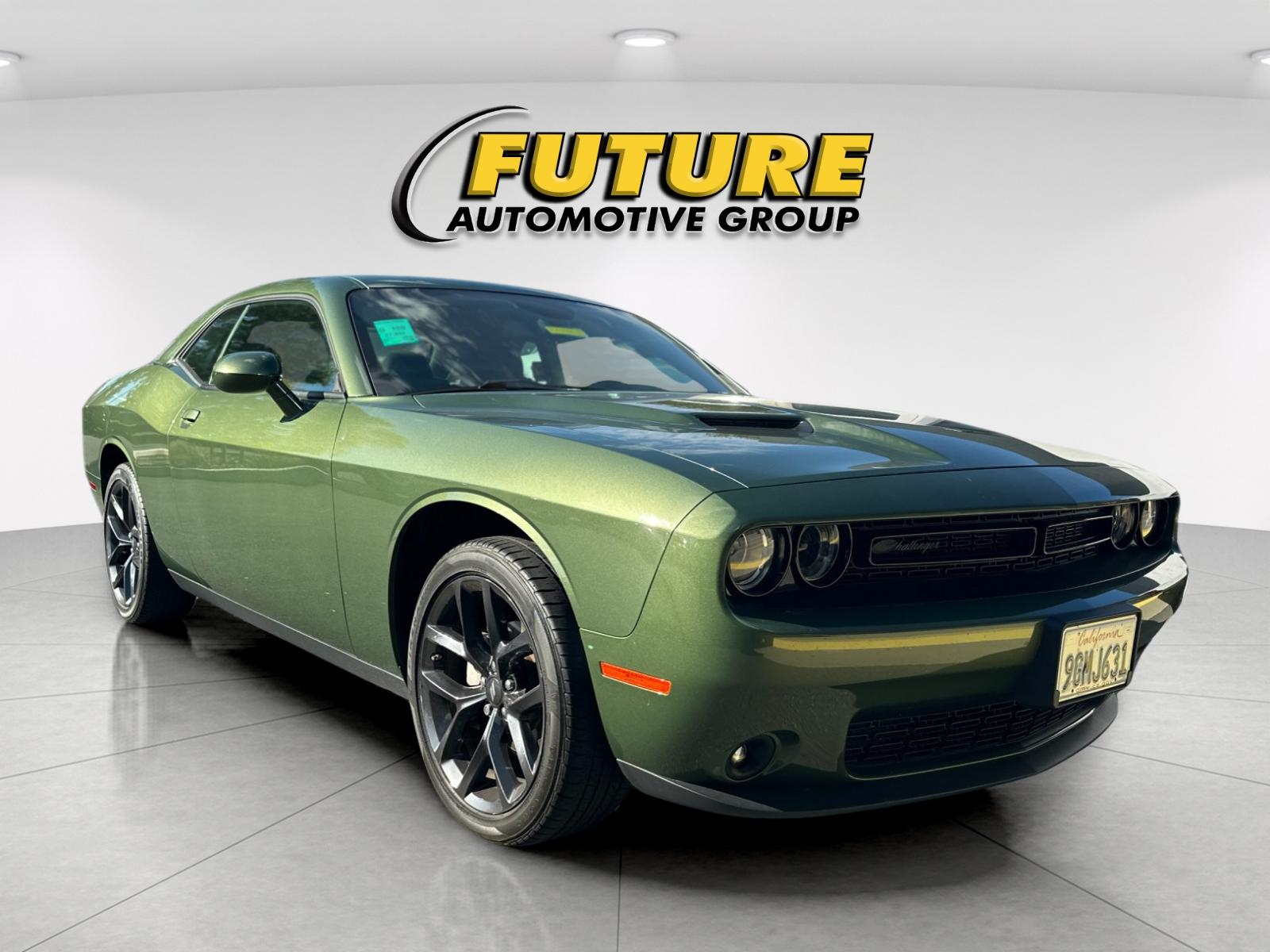 Used 2023 Green Dodge SXT image 2